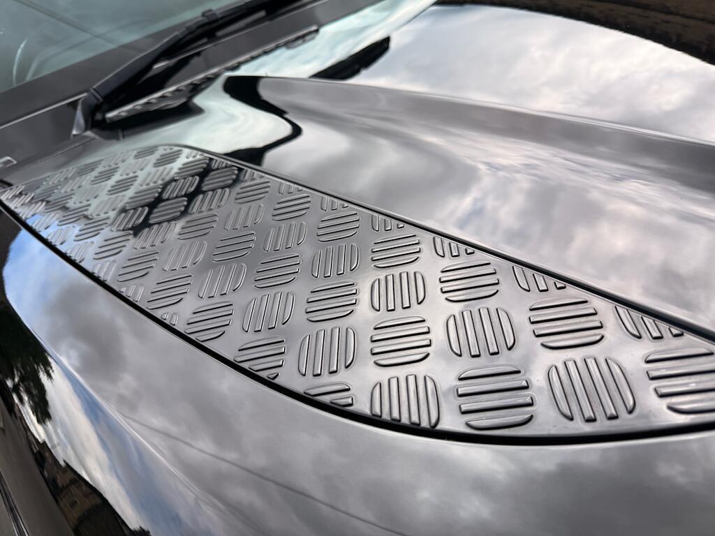 Land Rover Defender 110 - Image 18