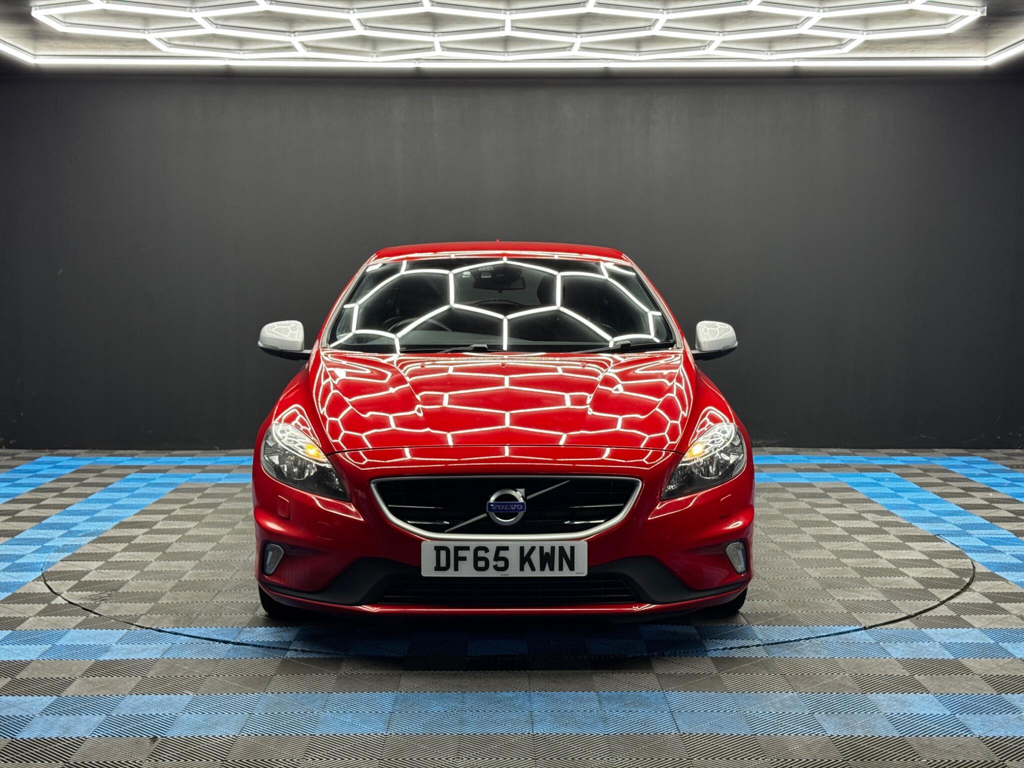 Volvo V40 - Image 2