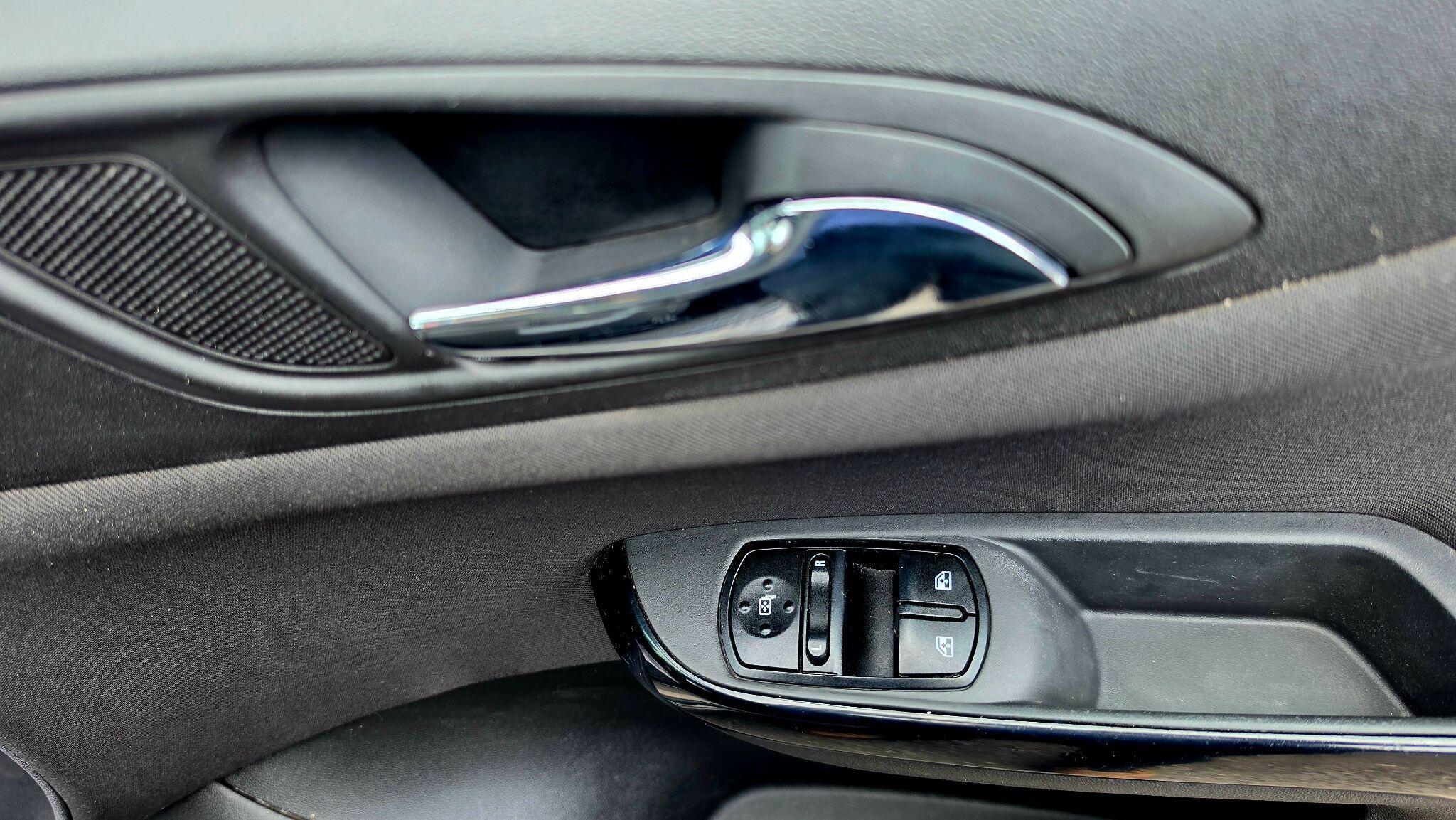 Vauxhall Corsa - Image 19