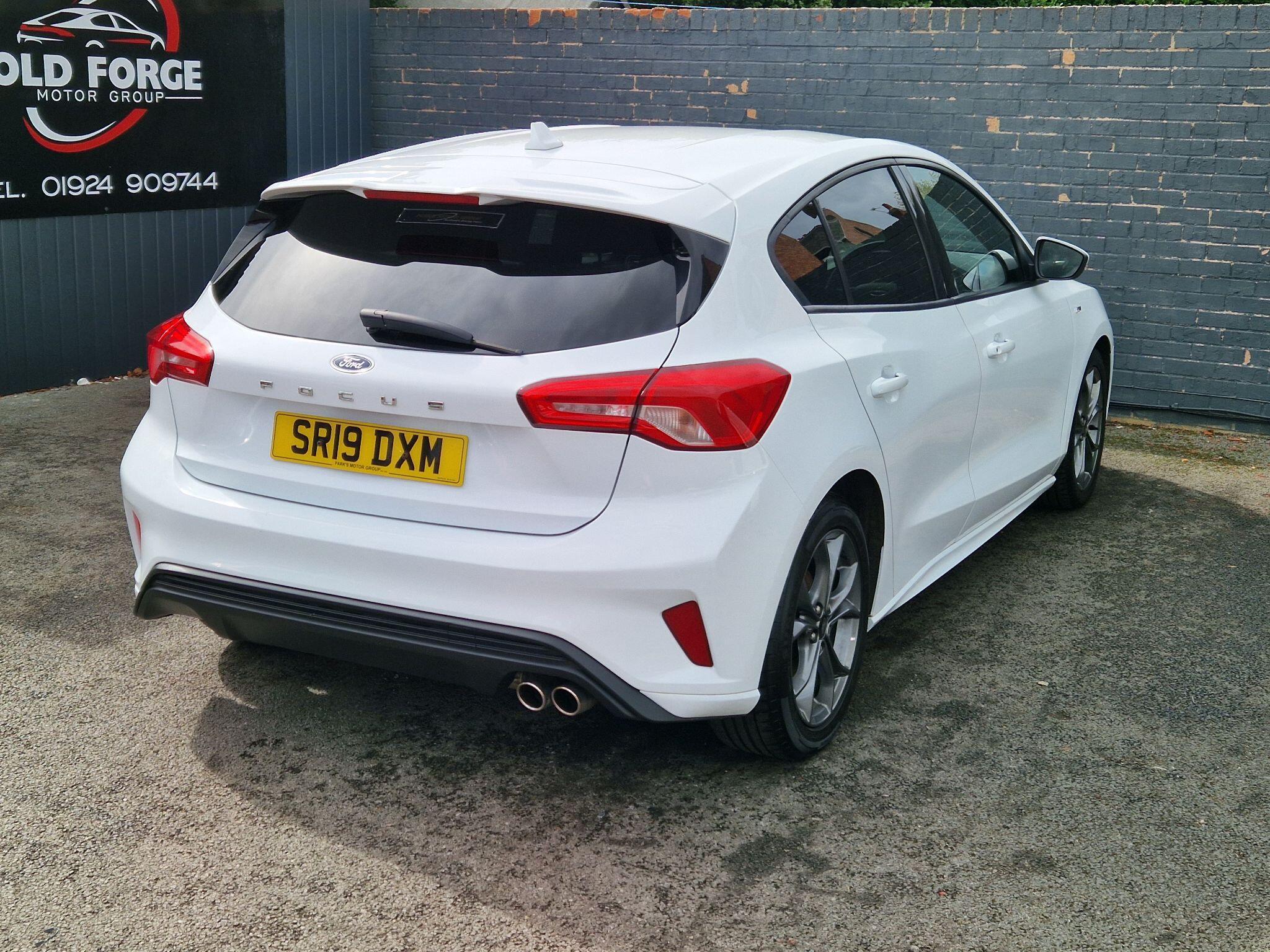 Ford Focus - Image 10