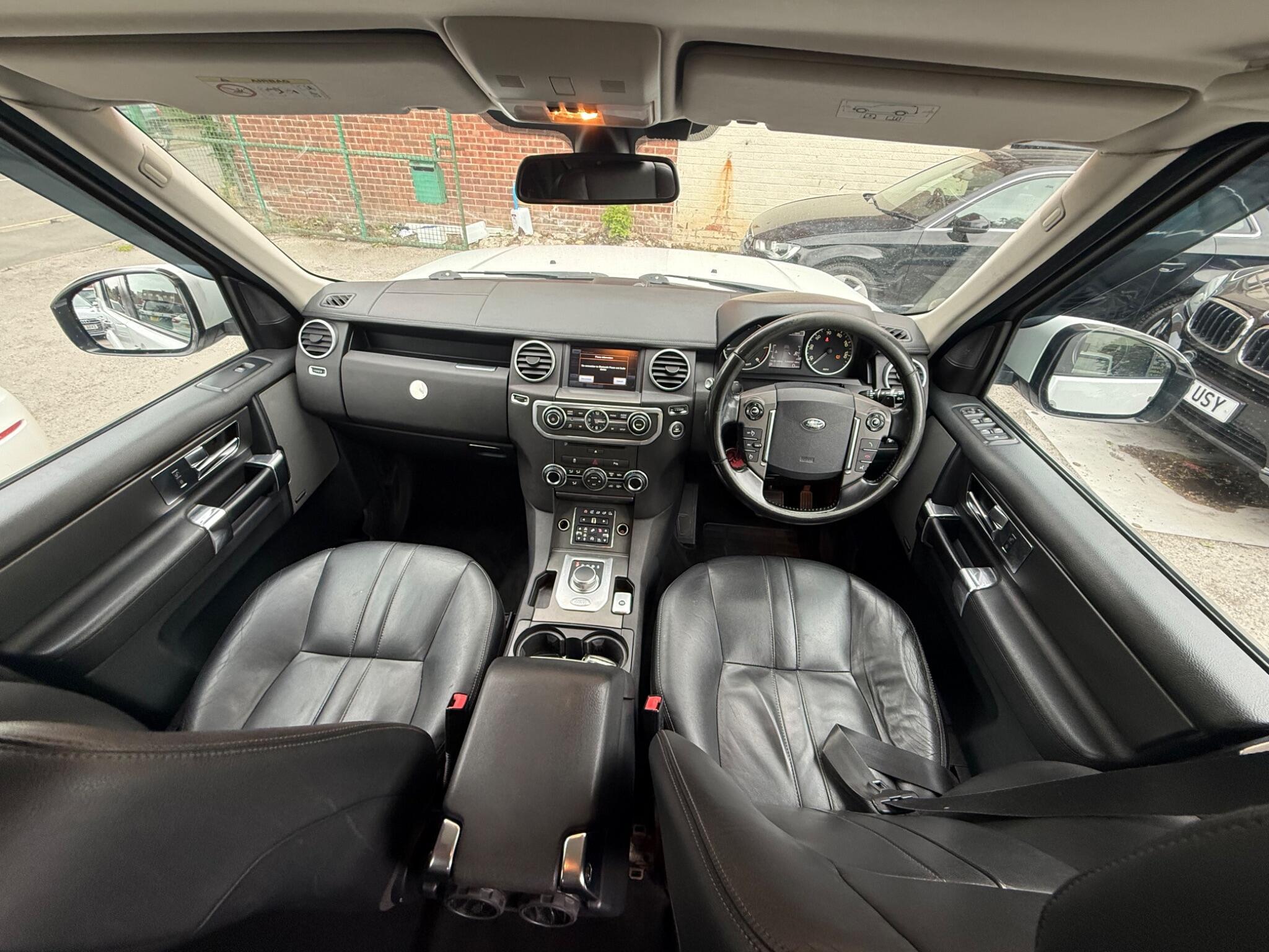 Land Rover DISCOVERY 4 - Image 9