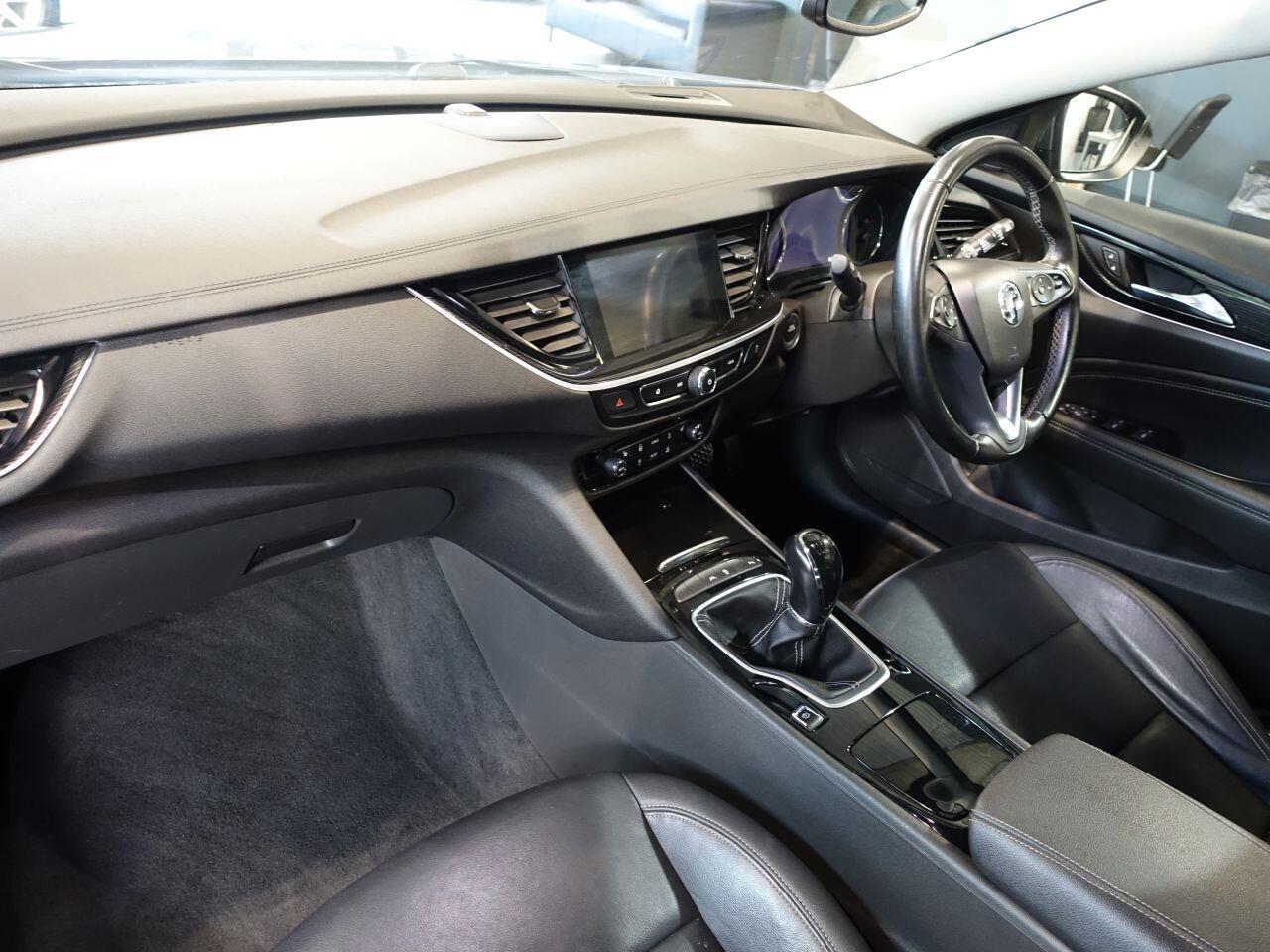 Vauxhall Insignia - Image 11