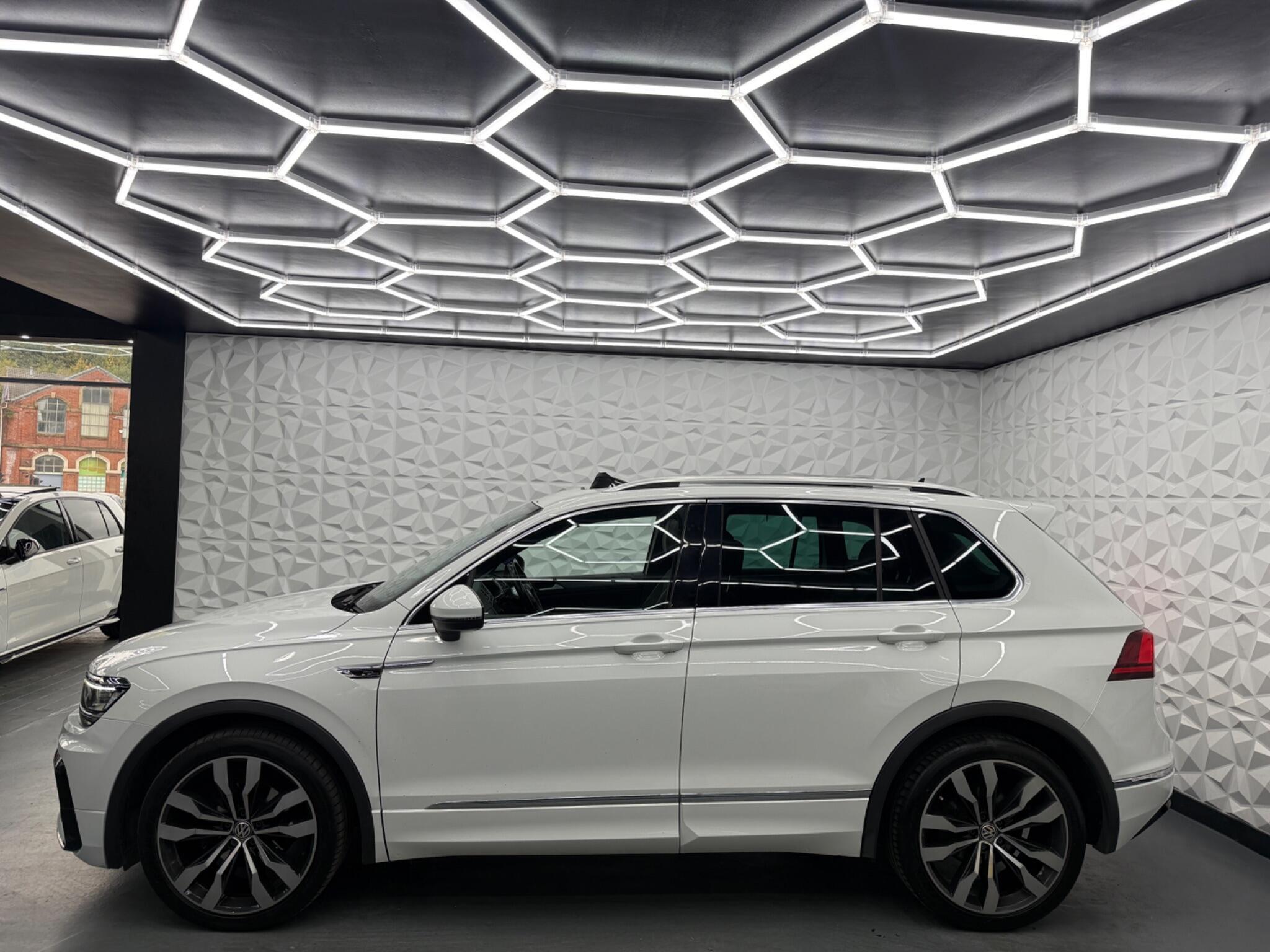 Volkswagen Tiguan - Image 8