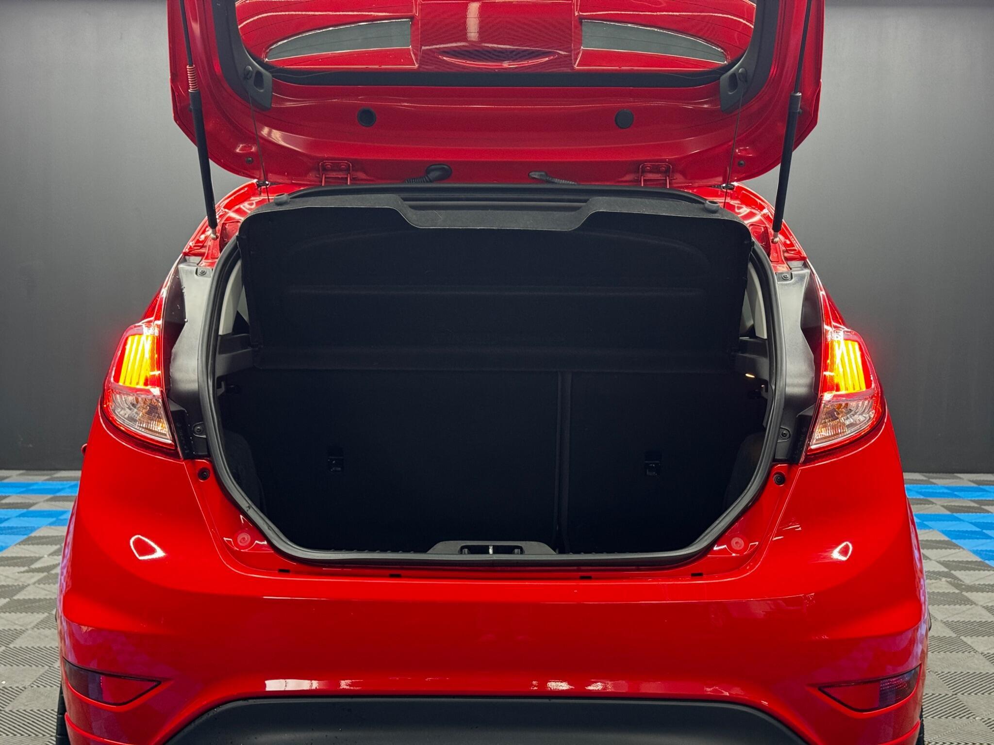 Ford Fiesta - Image 10