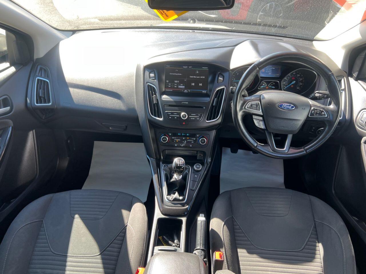 Ford Focus - Image 19