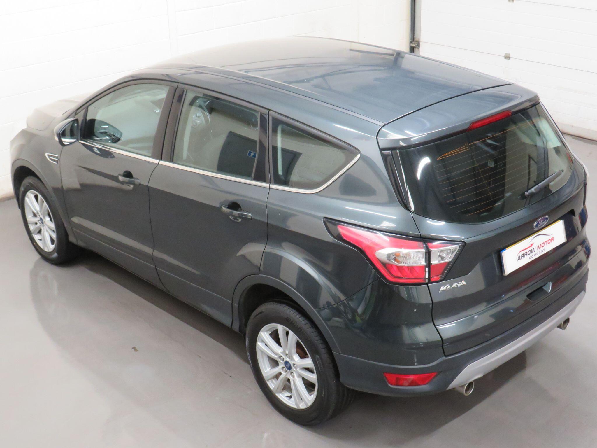 Ford Kuga - Image 10