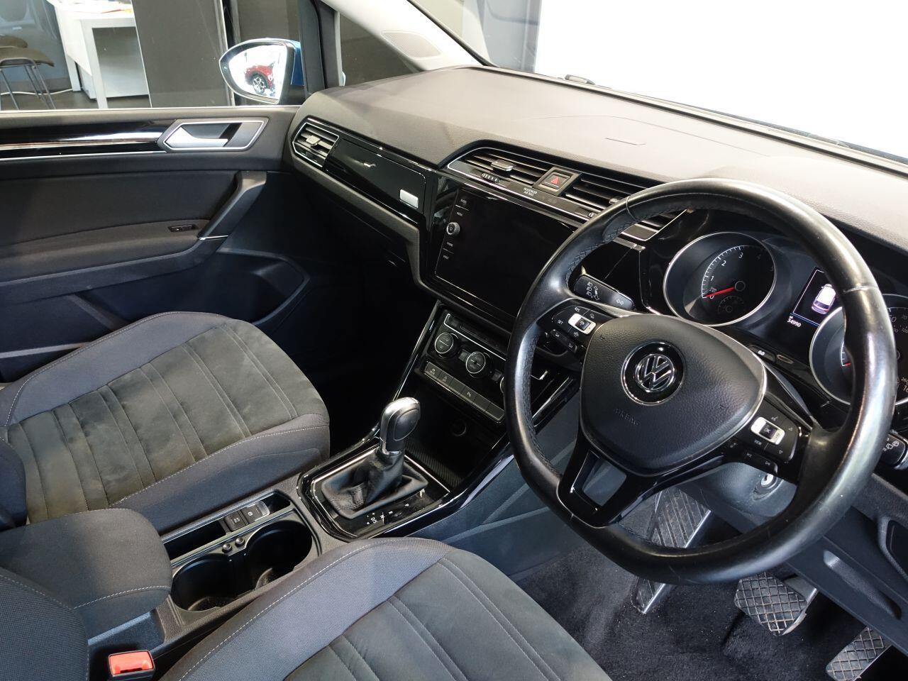Volkswagen Touran - Image 2