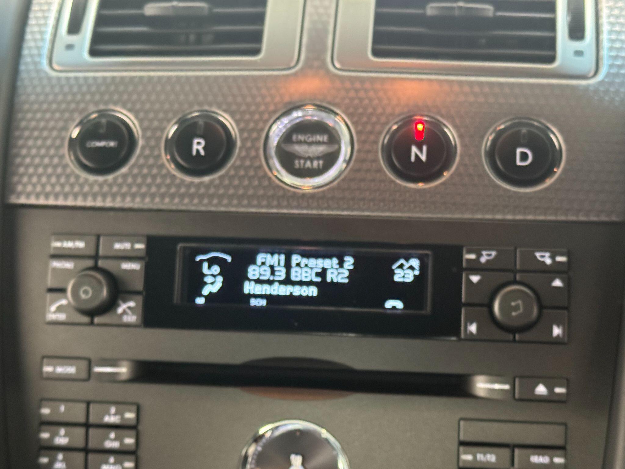 Aston Martin Vantage - Image 31