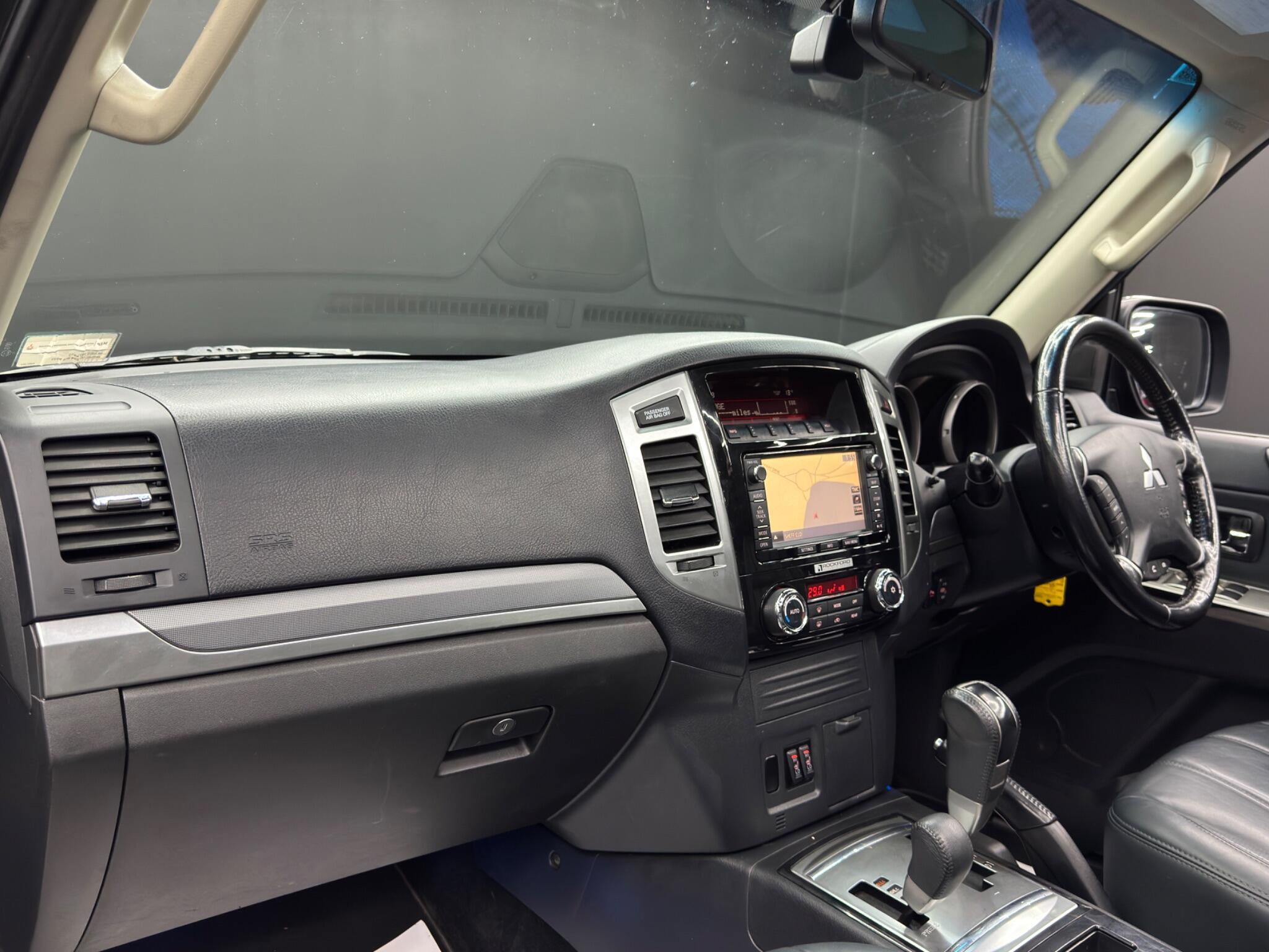Mitsubishi Shogun - Image 11