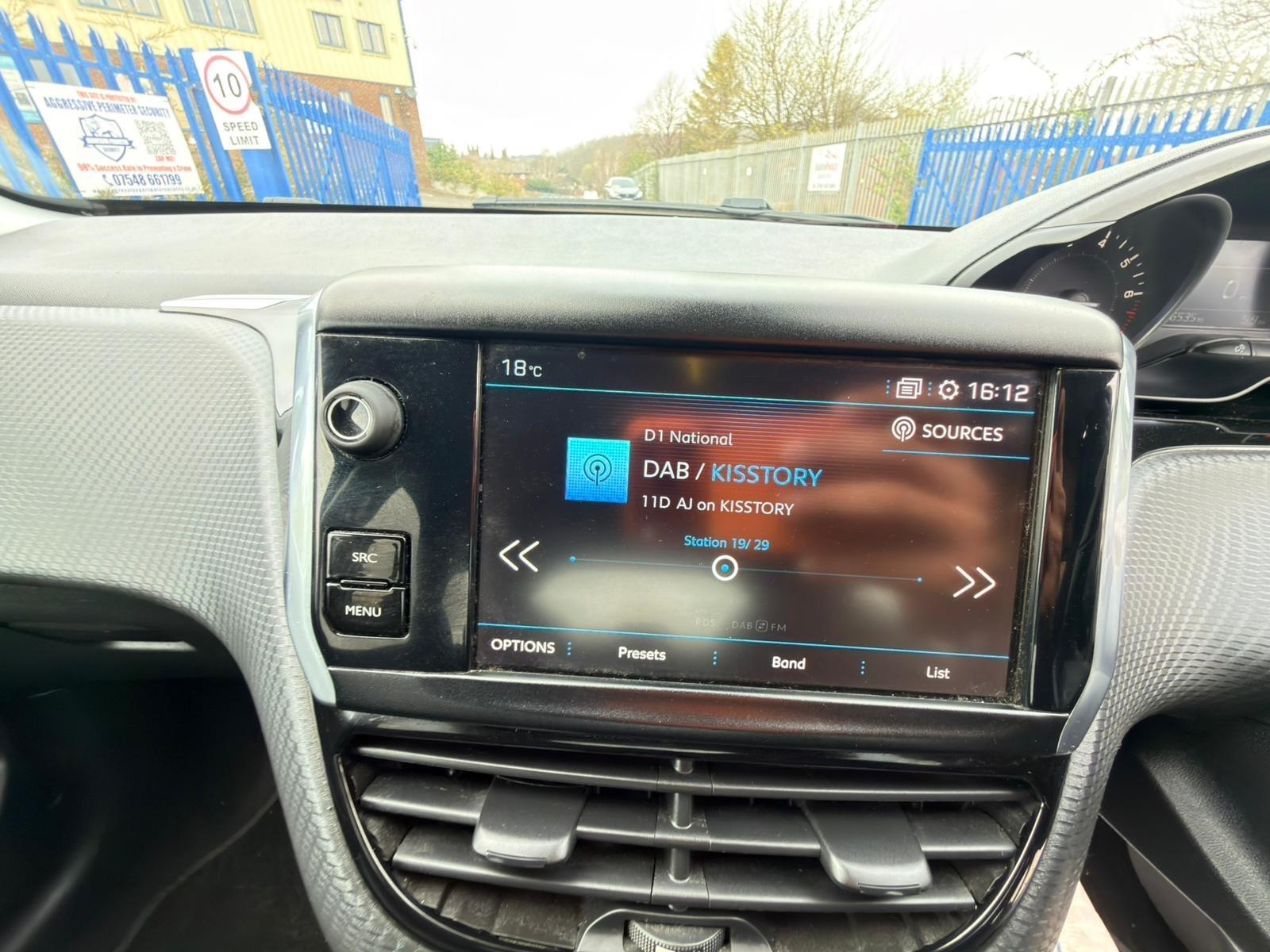 Peugeot 208 - Image 25