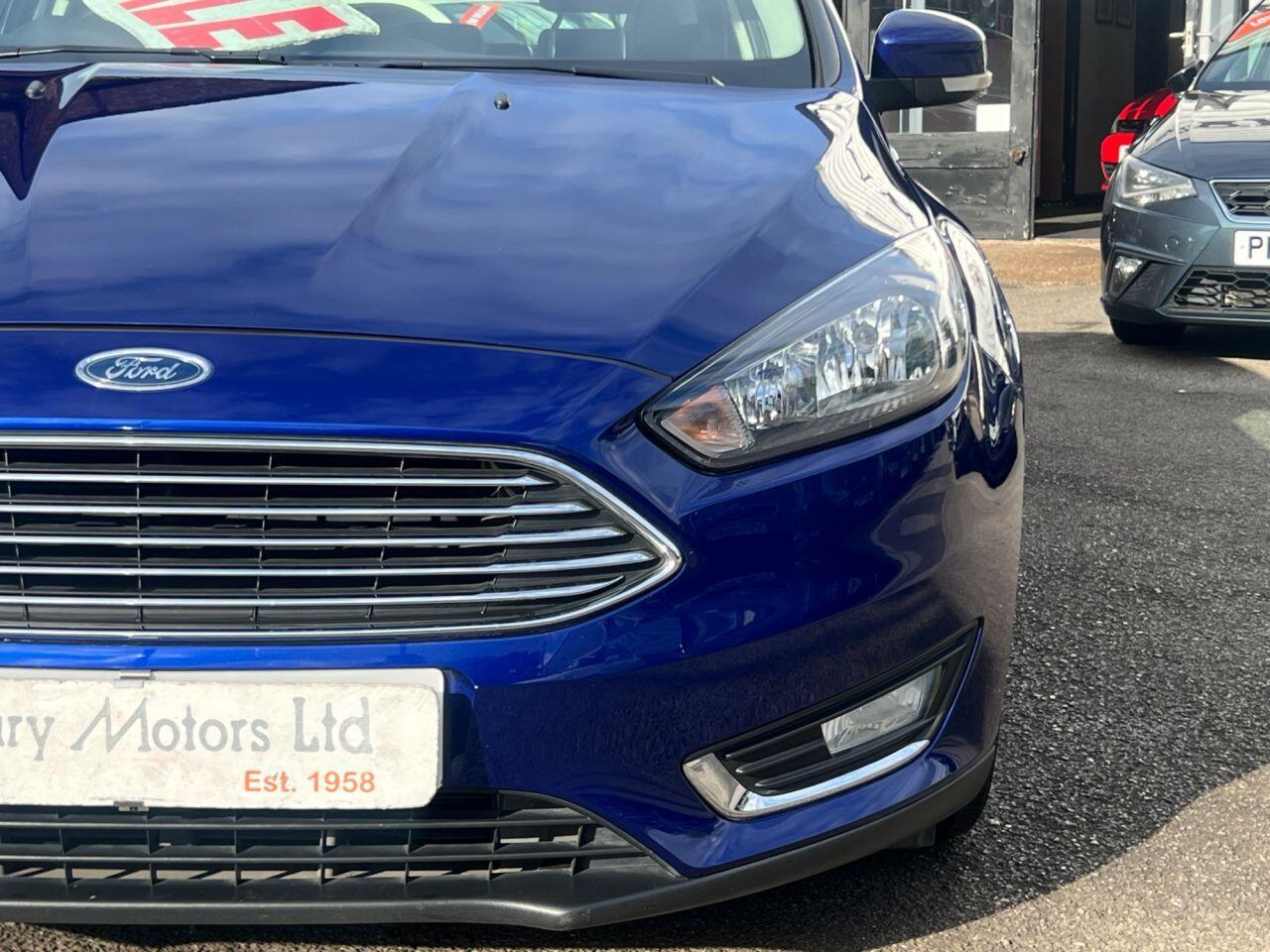Ford Focus - Image 12