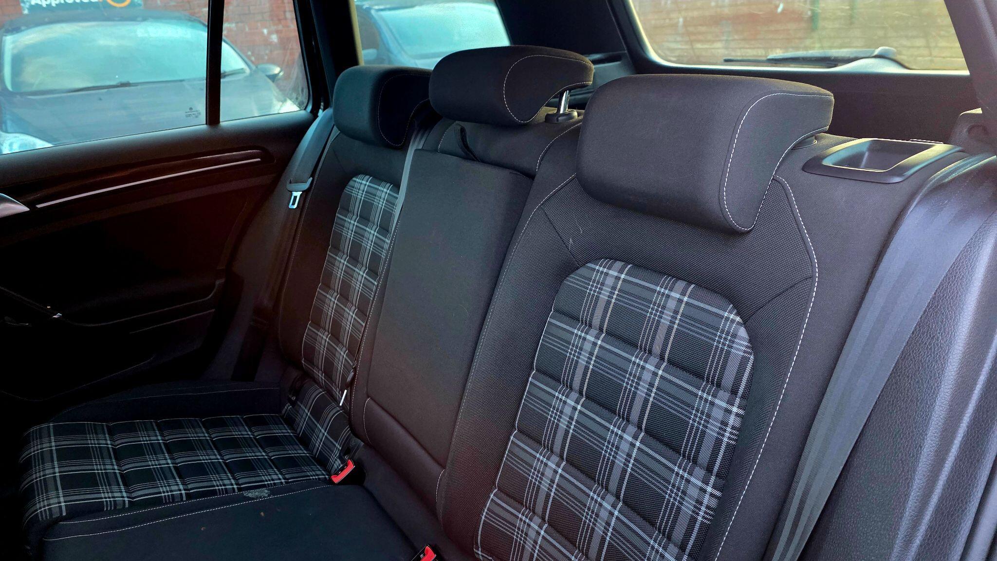 Volkswagen Golf - Image 18