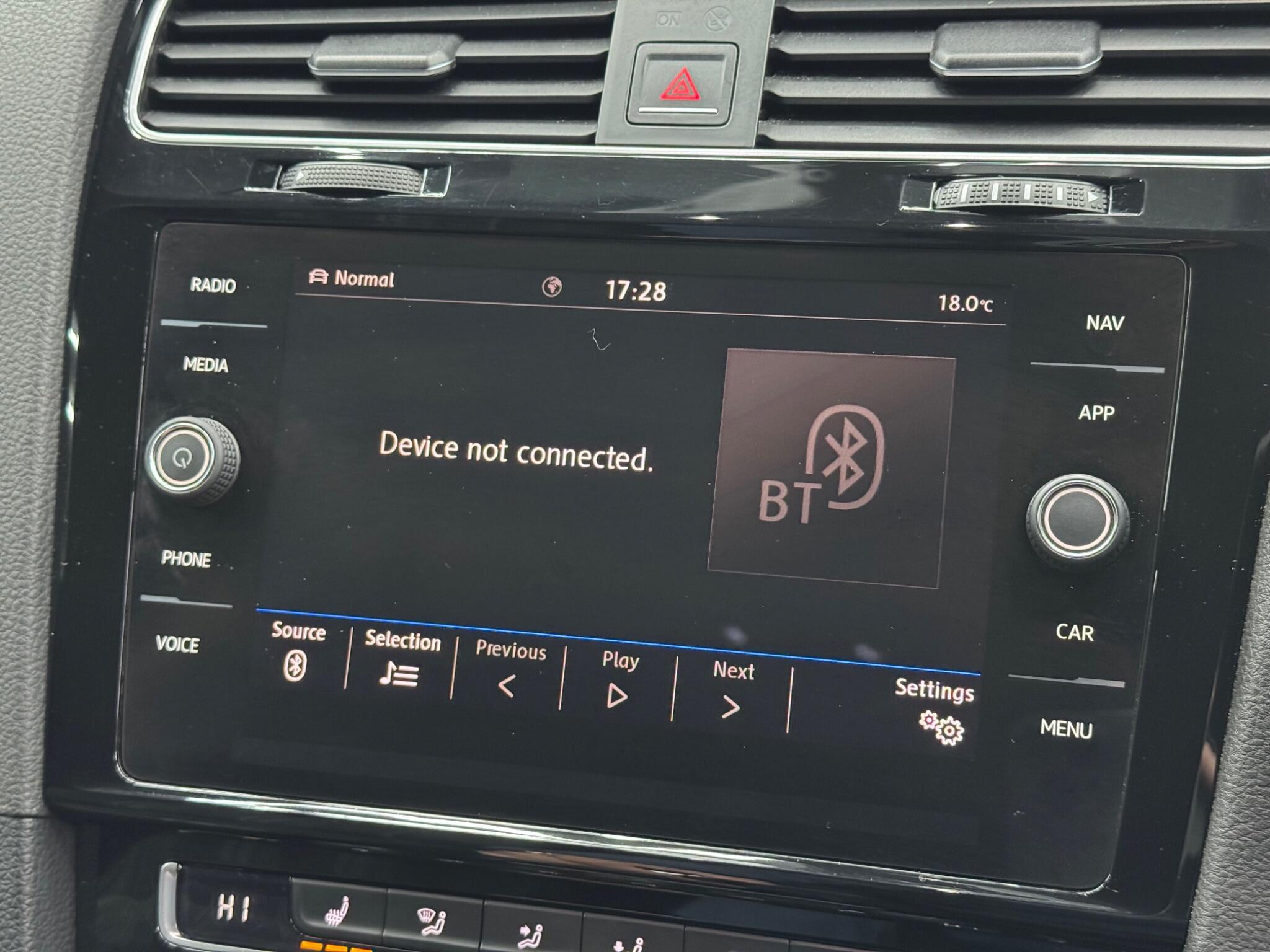 Volkswagen Golf - Image 30