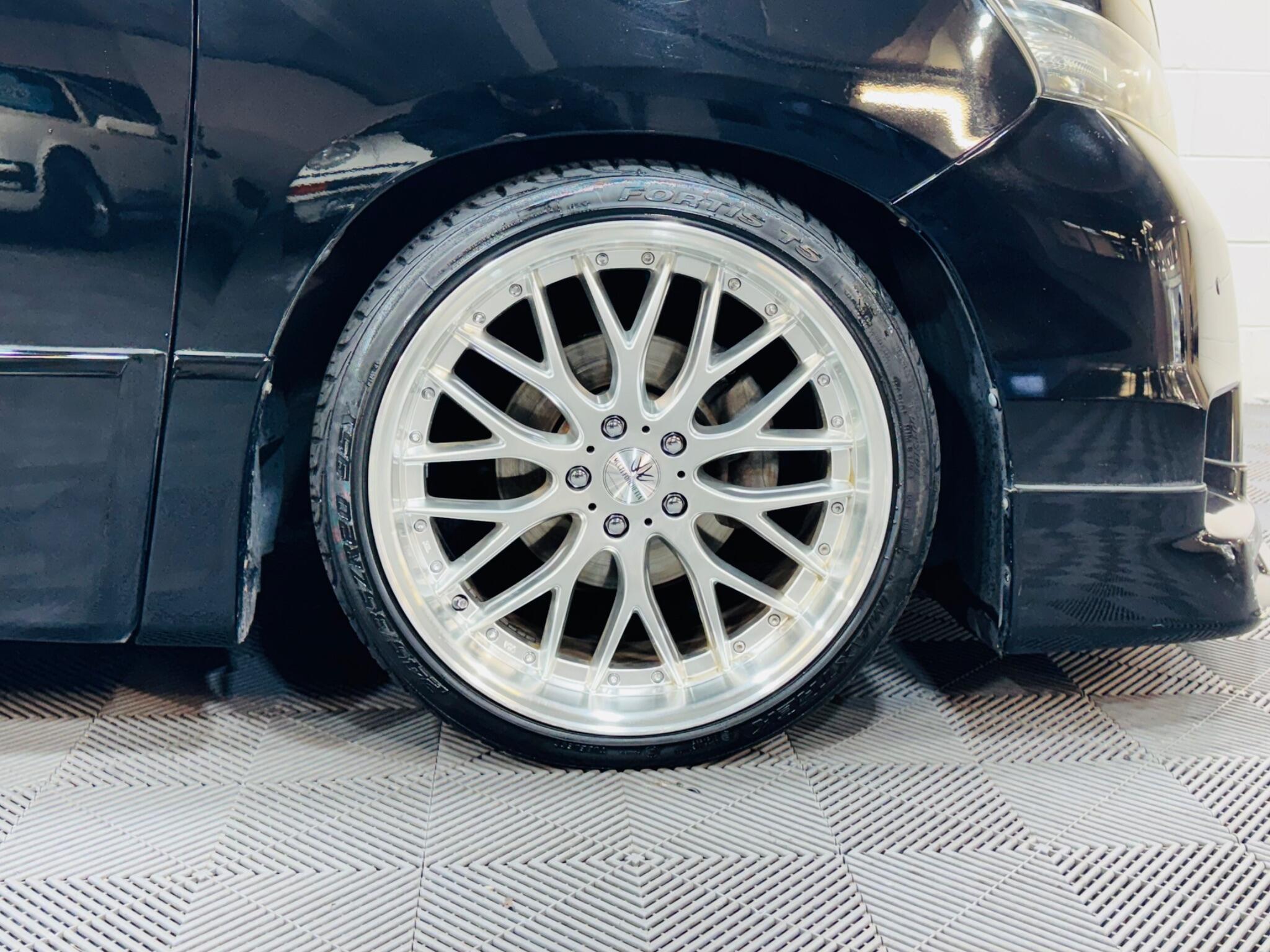 Toyota Vellfire - Image 17