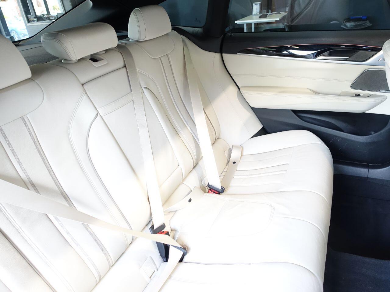 BMW 6 SERIES GRAN TURISMO - Image 17