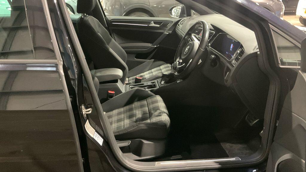 Volkswagen Golf - Image 4