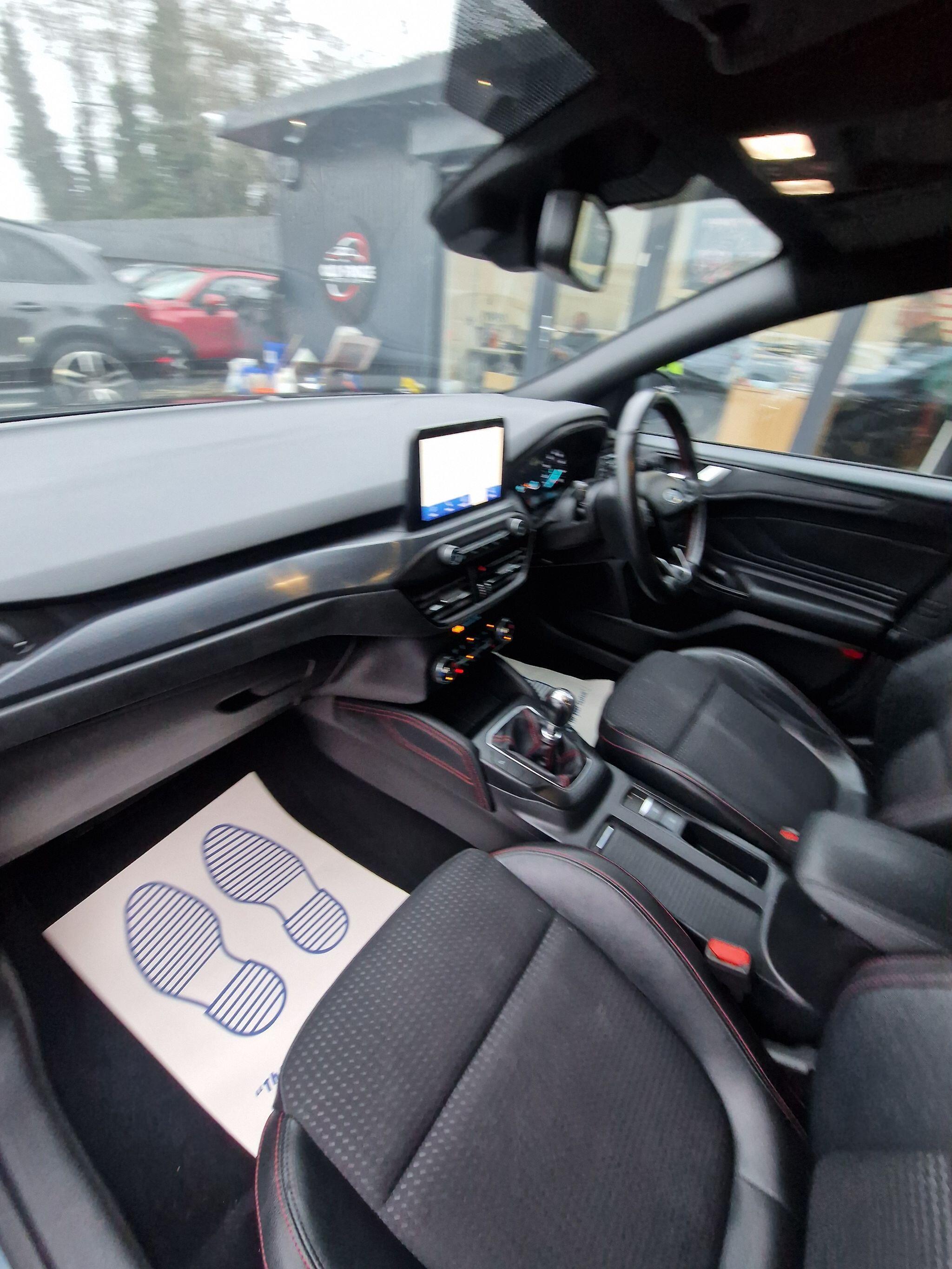 Ford Focus - Image 37