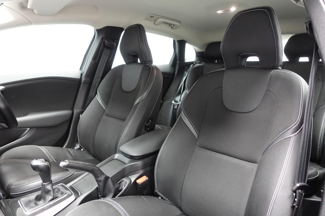Volvo V40 - Image 15