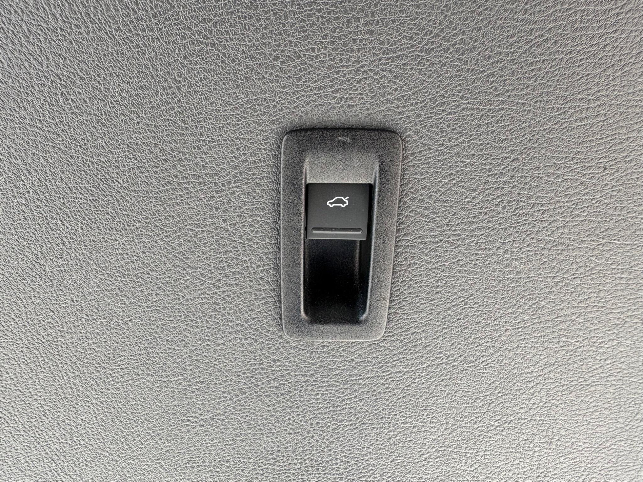 Volkswagen CARAVELLE - Image 18