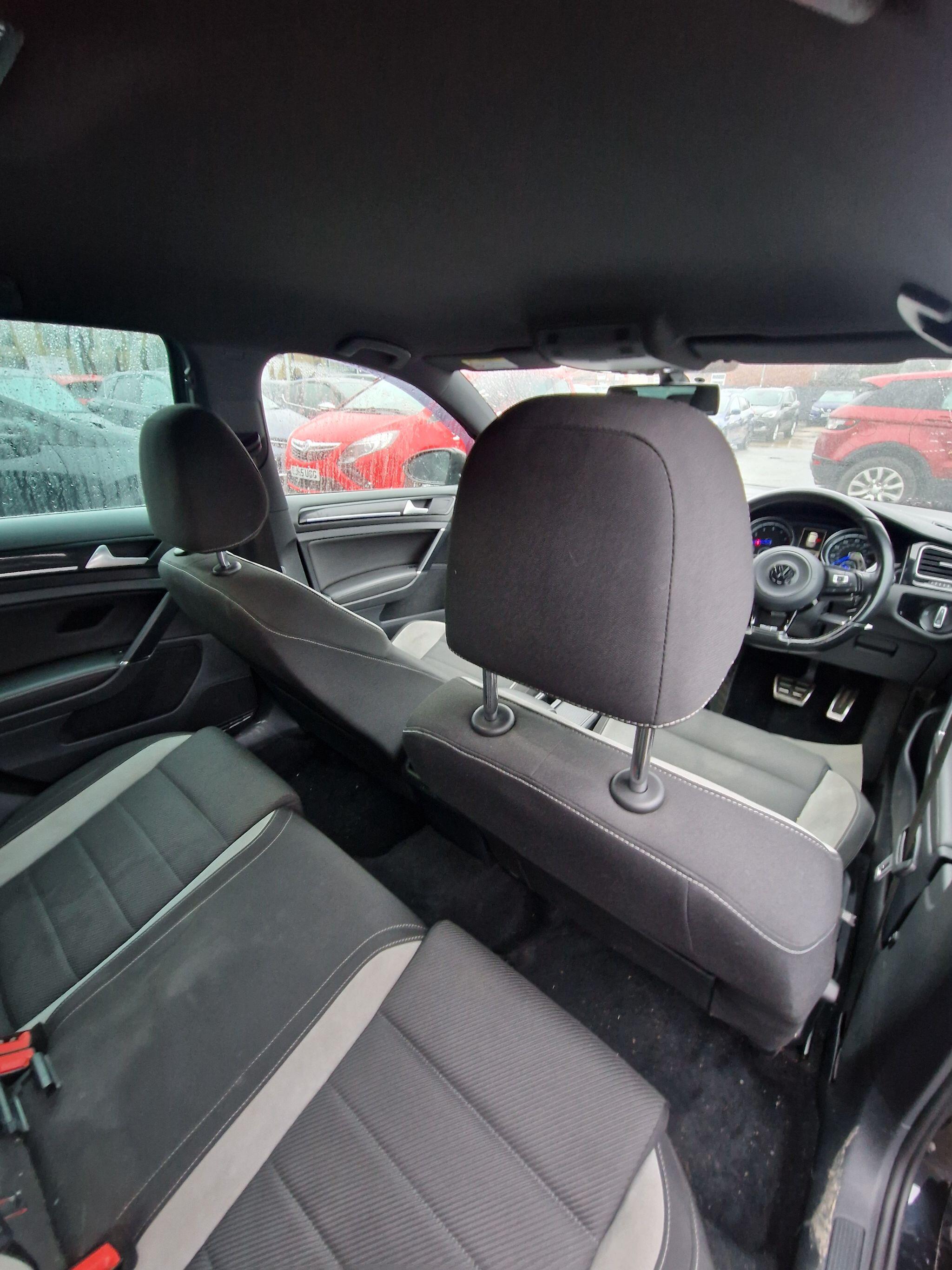 Volkswagen Golf - Image 31