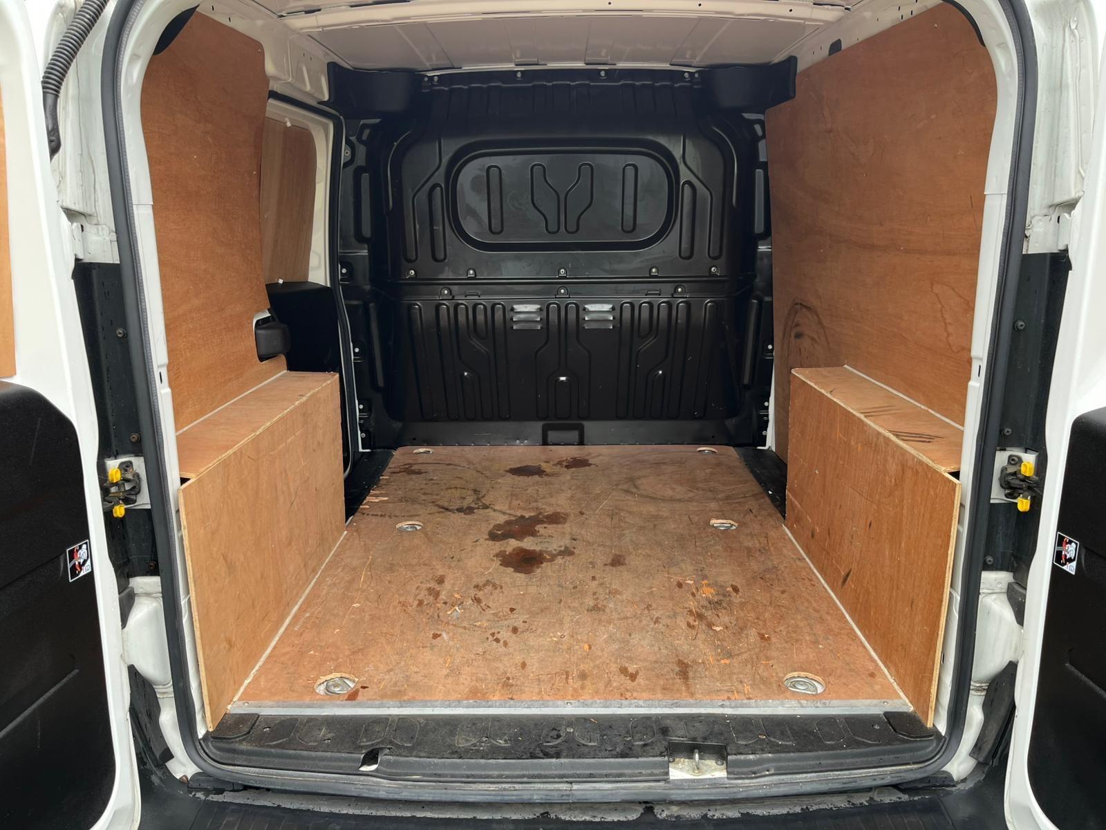 Vauxhall Combo - Image 9