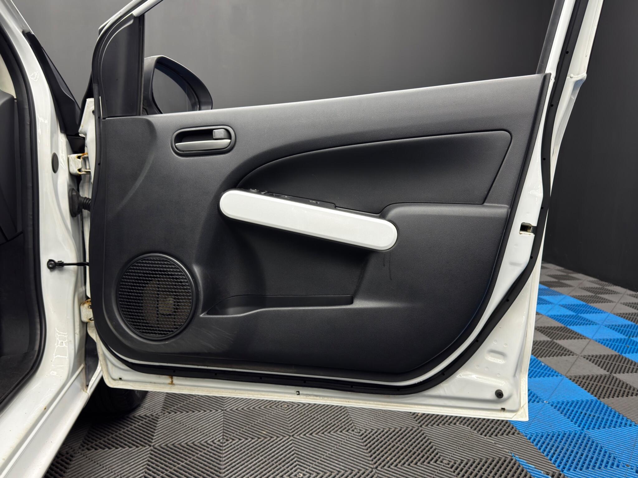 Mazda MAZDA2 - Image 28