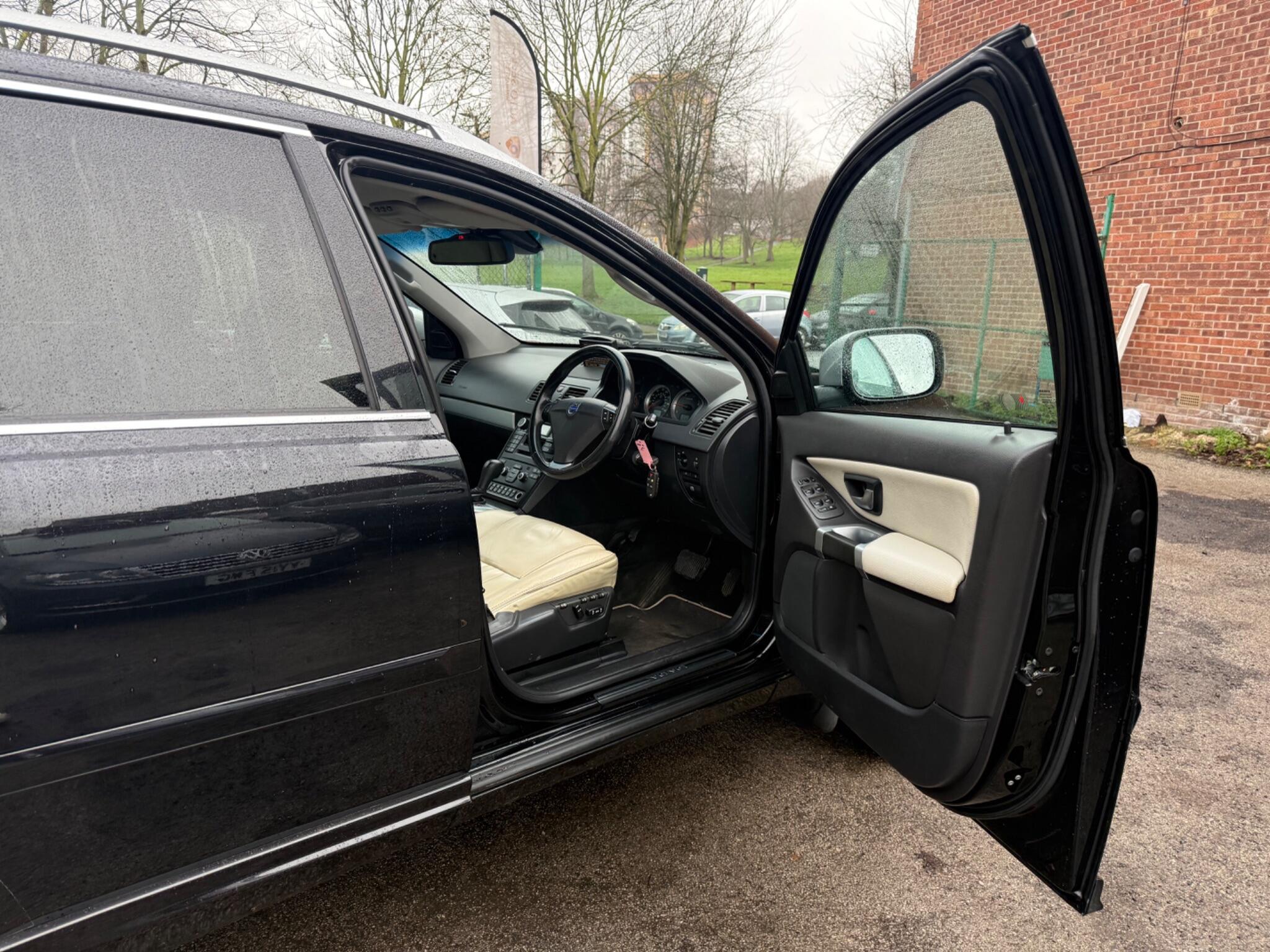 Volvo XC90 - Image 17