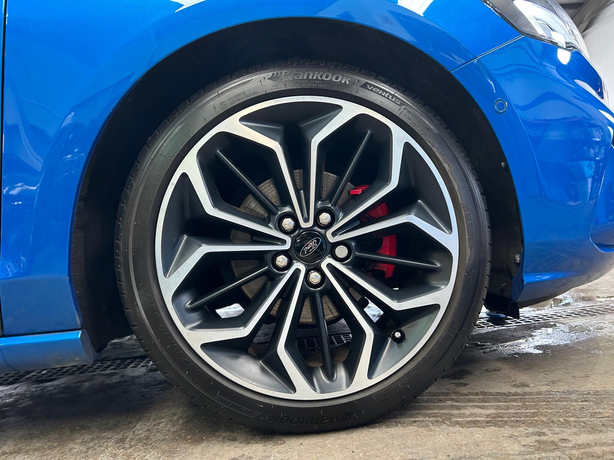 Ford Focus - Image 41