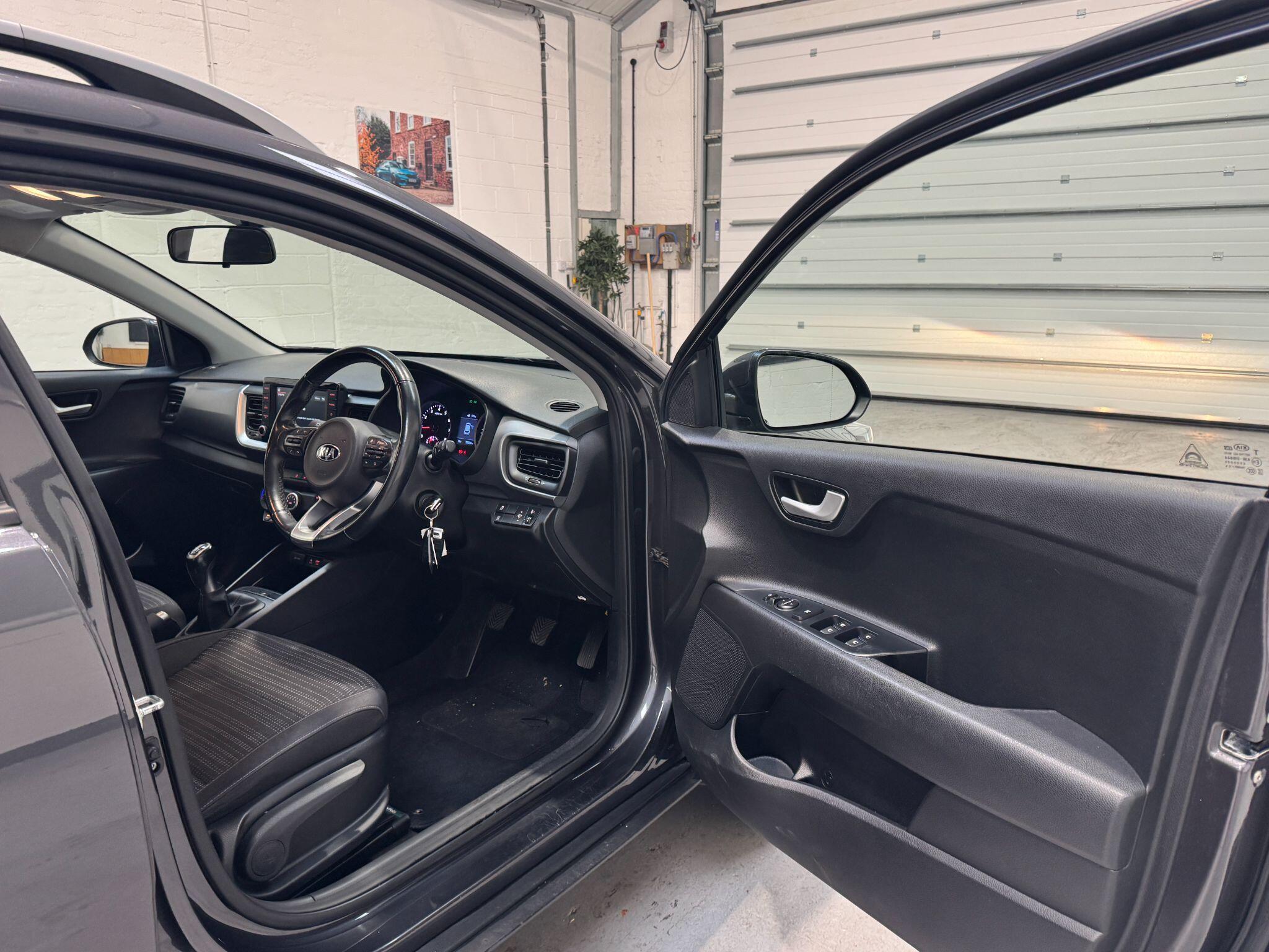 Kia Stonic - Image 19