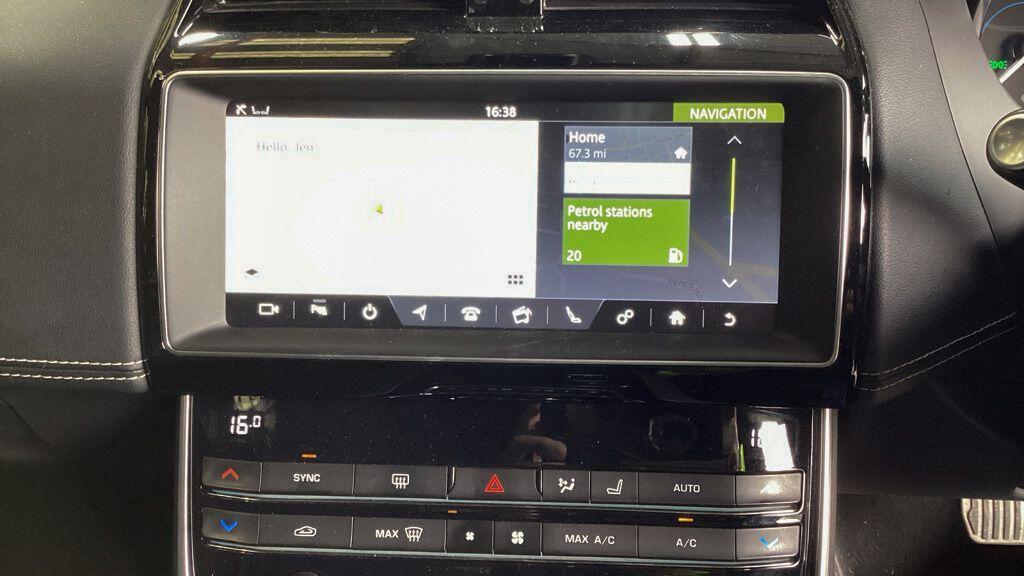 Jaguar XE - Image 2