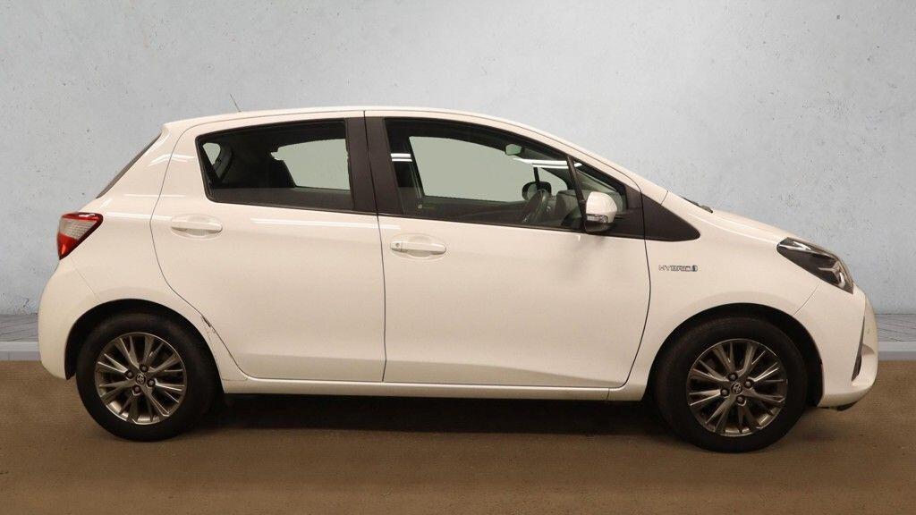 Toyota Yaris - Image 8