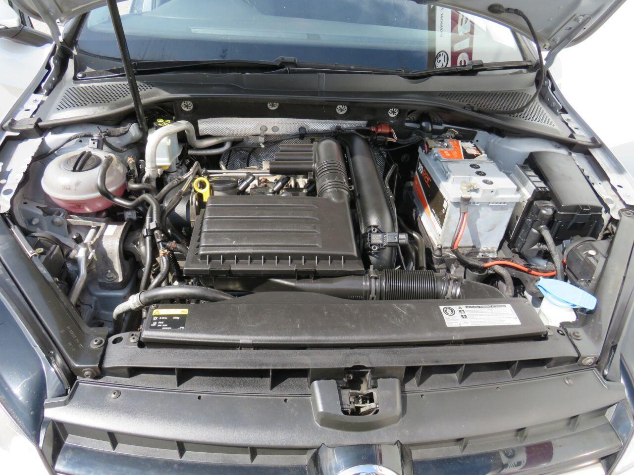 Volkswagen Golf - Image 13