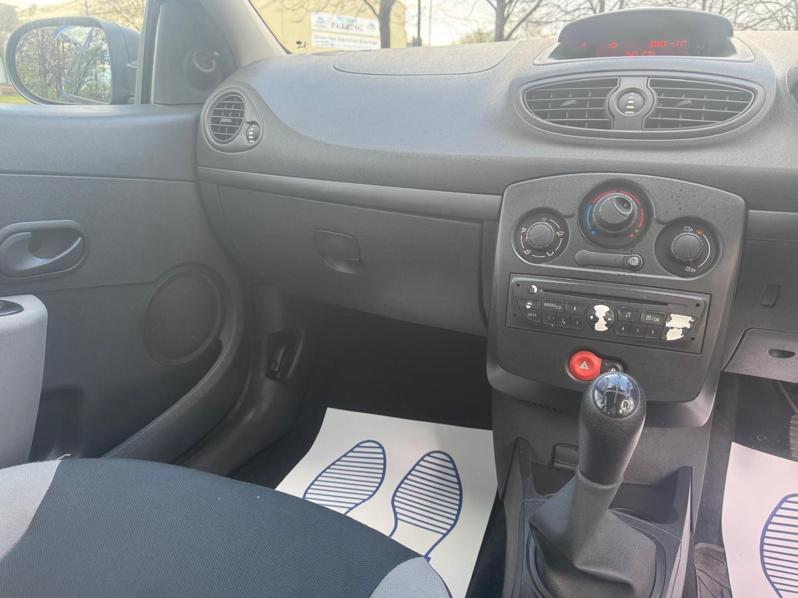 Renault Clio - Image 14
