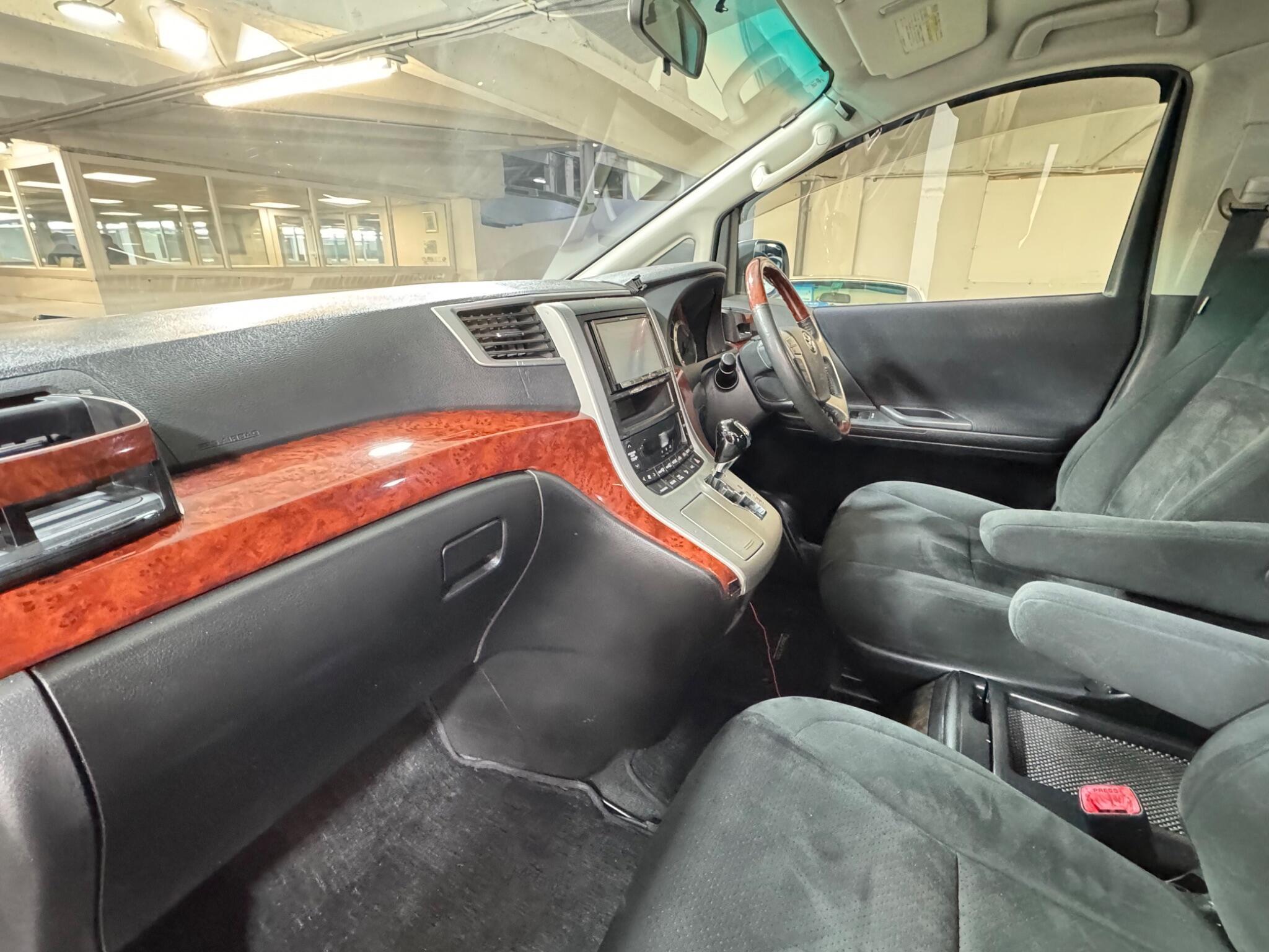 Toyota Vellfire - Image 11