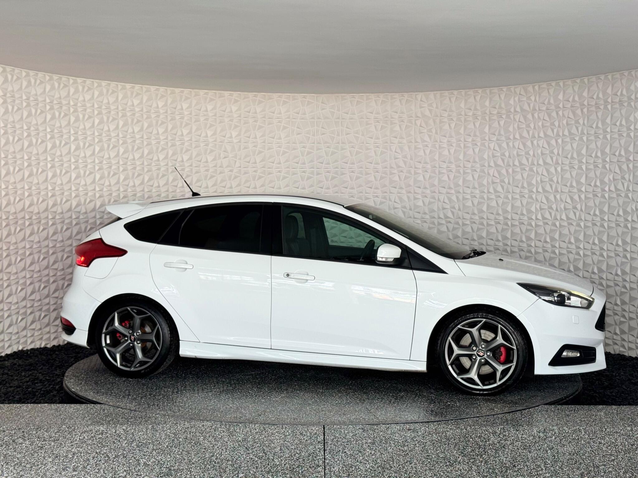 Ford Focus - Image 10