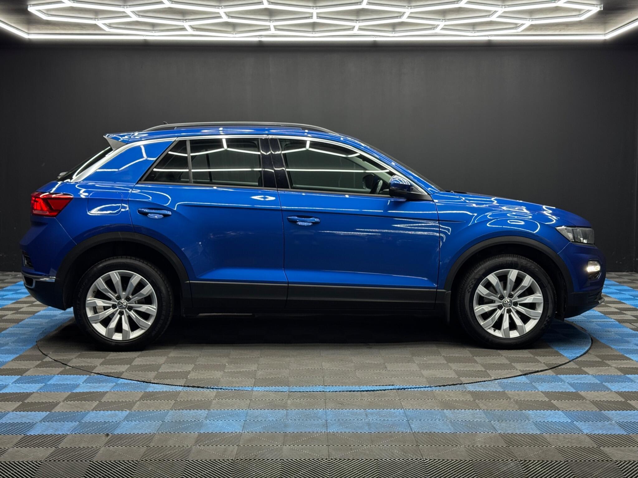 Volkswagen T-Roc - Image 4