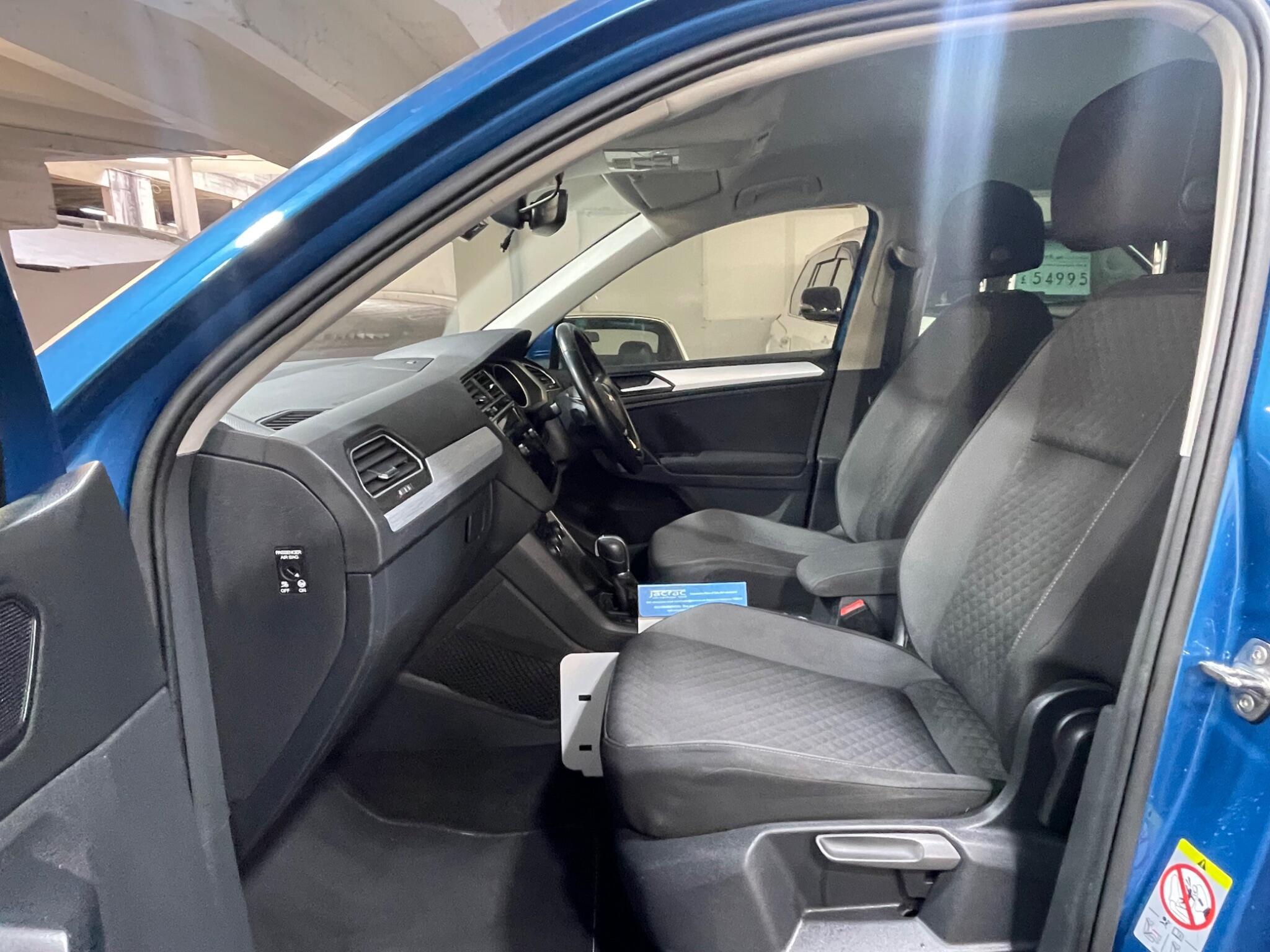 Volkswagen Tiguan - Image 9