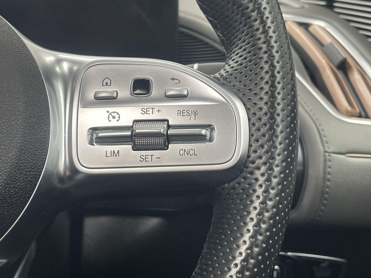 Mercedes Eqc - Image 40