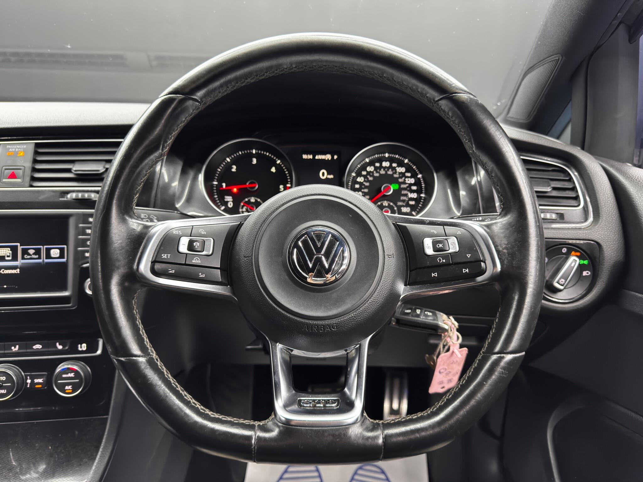 Volkswagen Golf - Image 18