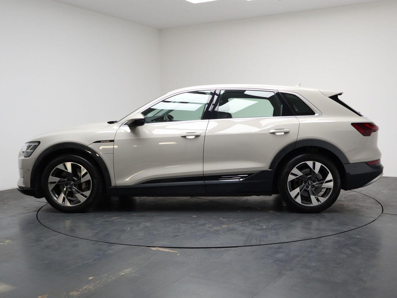 Audi E-Tron - Image 8