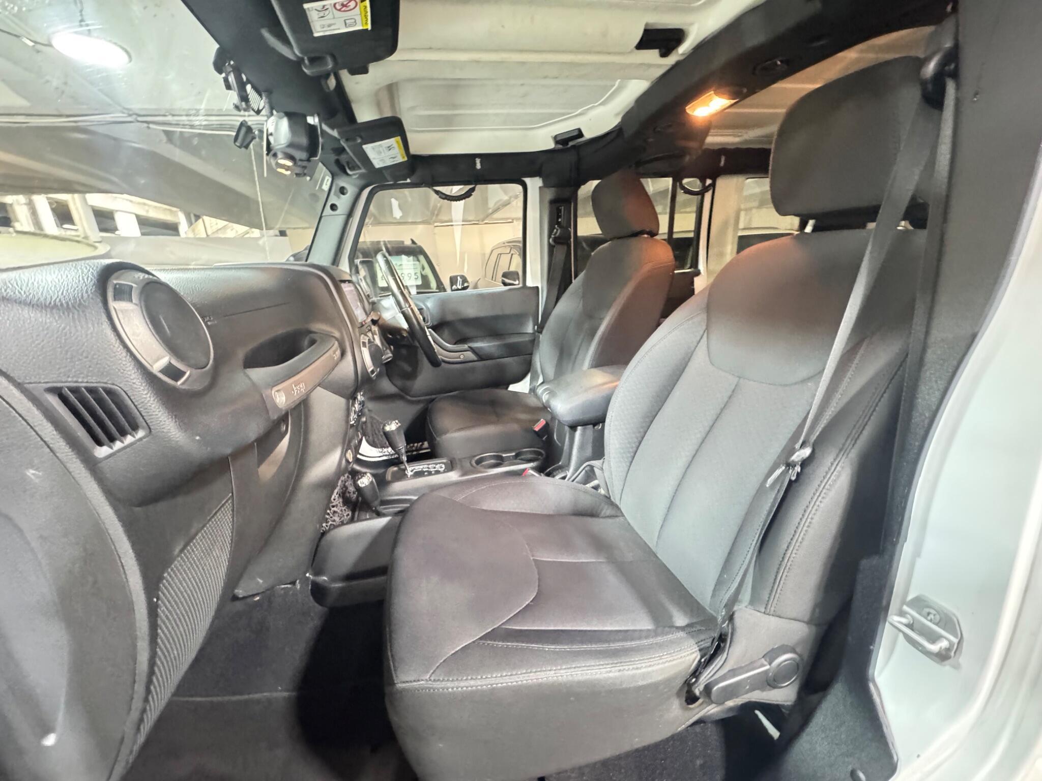 Jeep Wrangler - Image 10