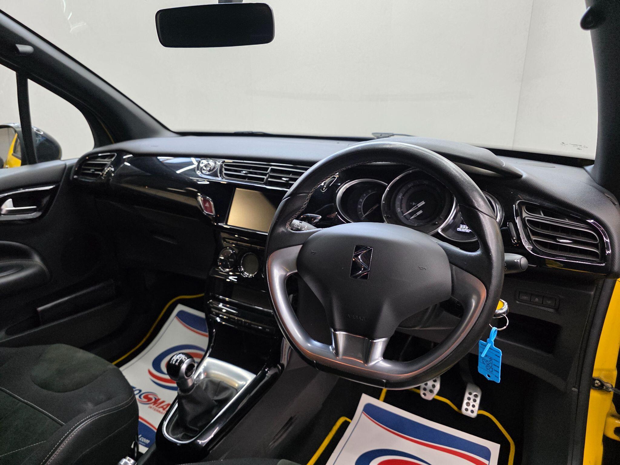 DS AUTOMOBILES DS 3 - Image 13