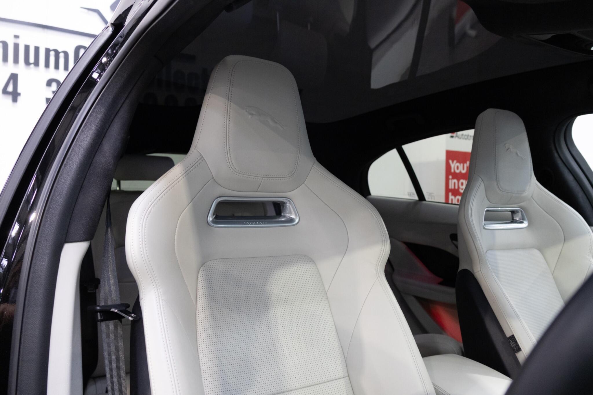 Jaguar I-Pace - Image 13