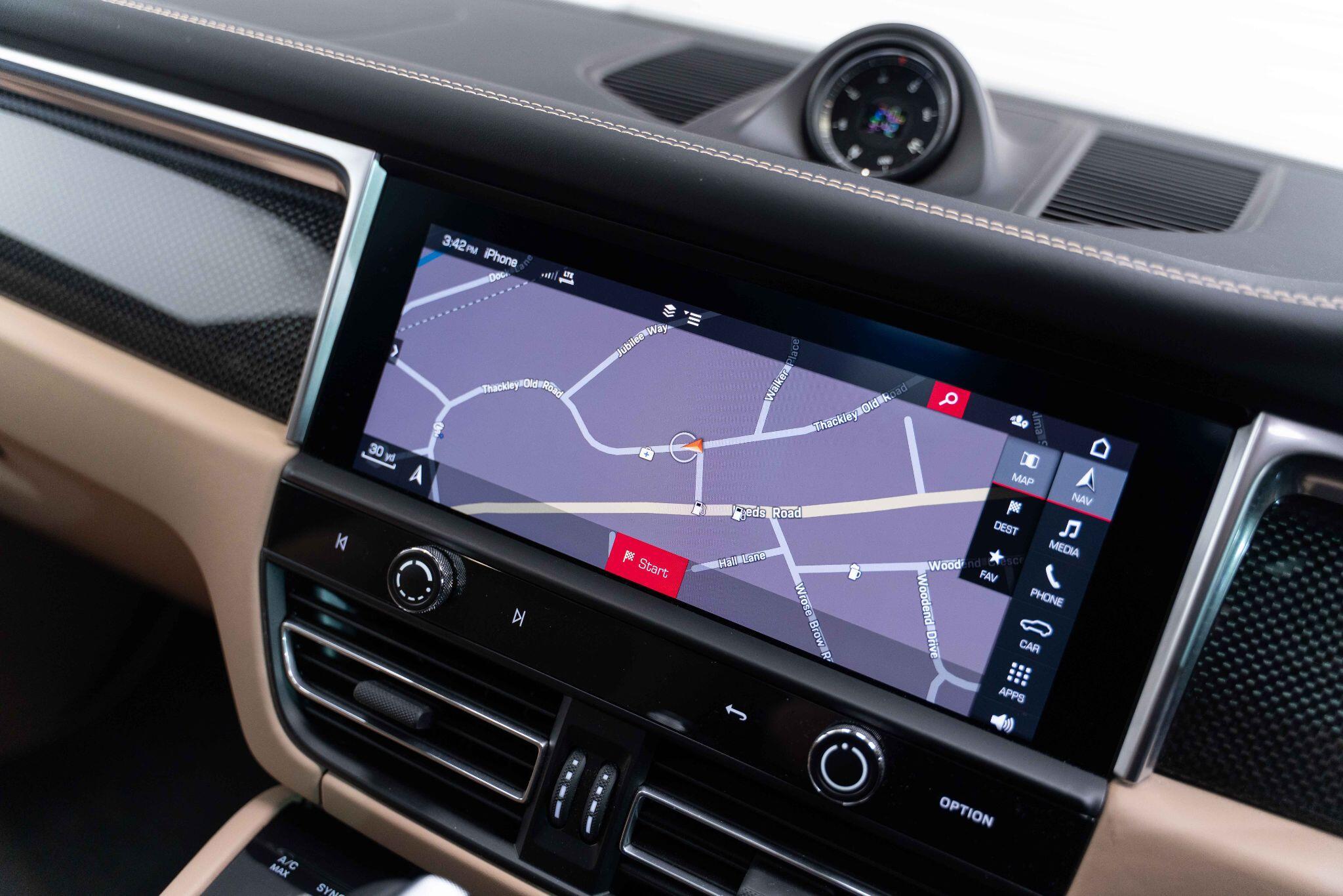 Porsche Macan - Image 39