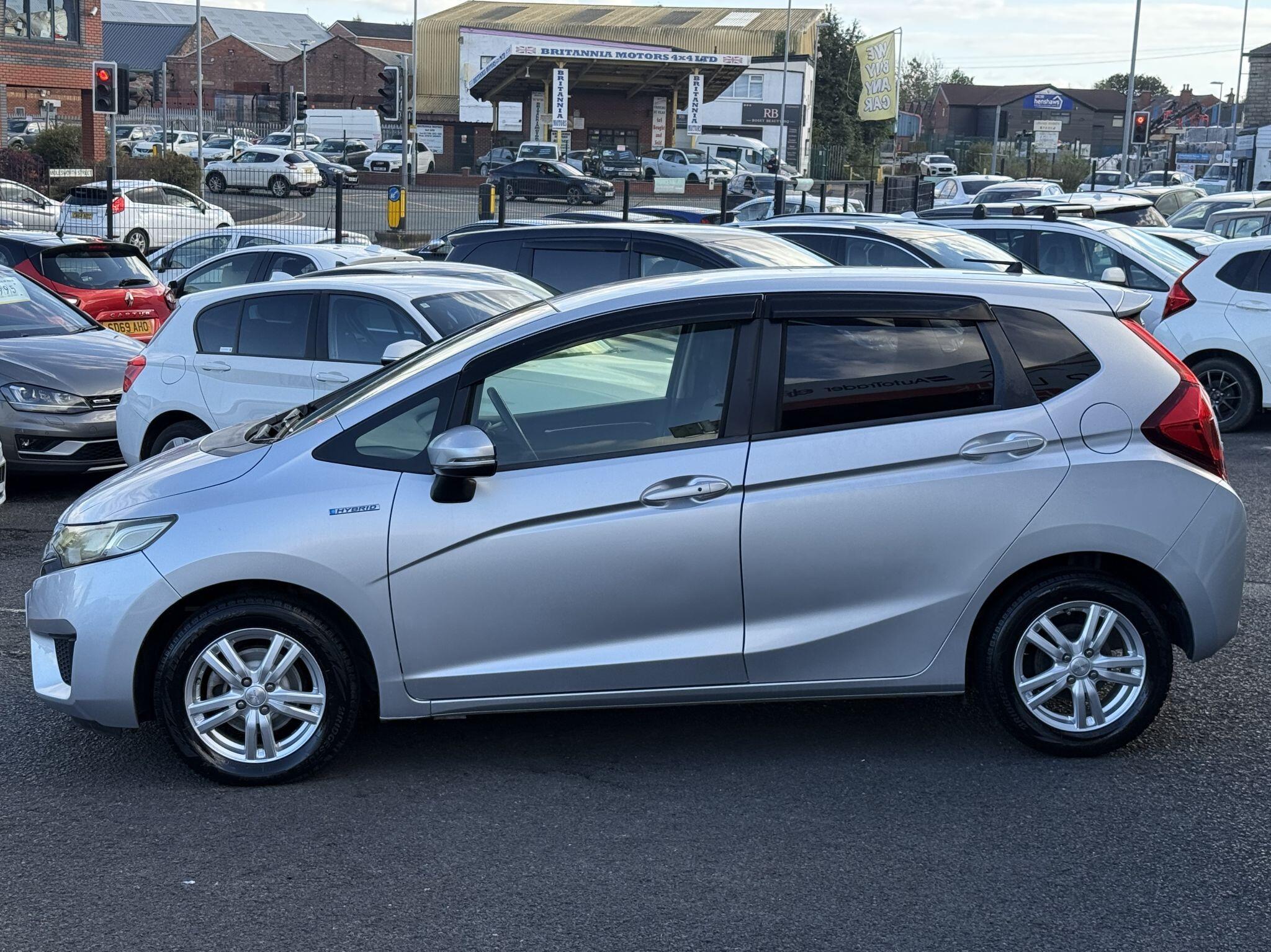 Honda FIT - Image 17
