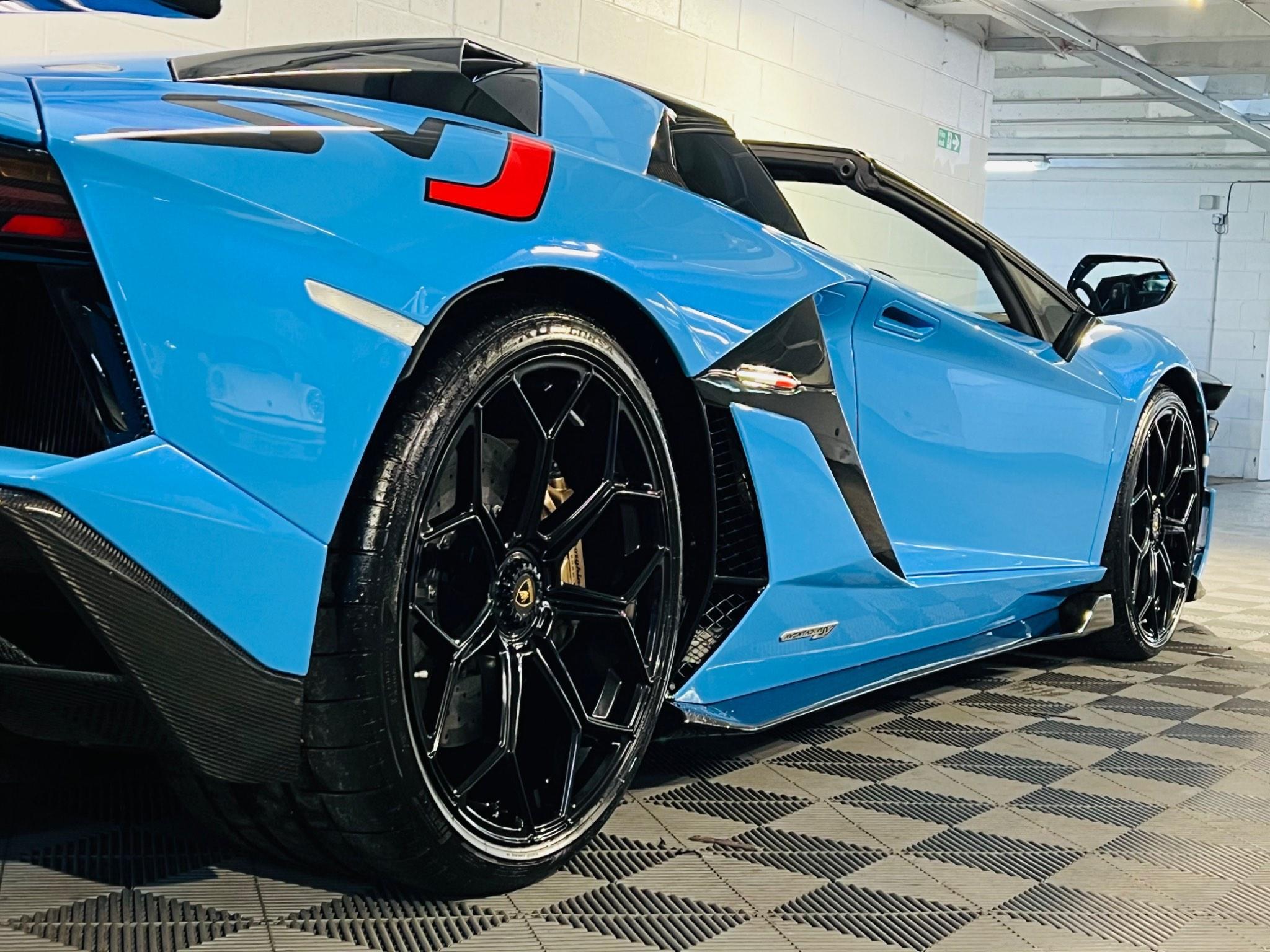 Lamborghini Aventador - Image 20