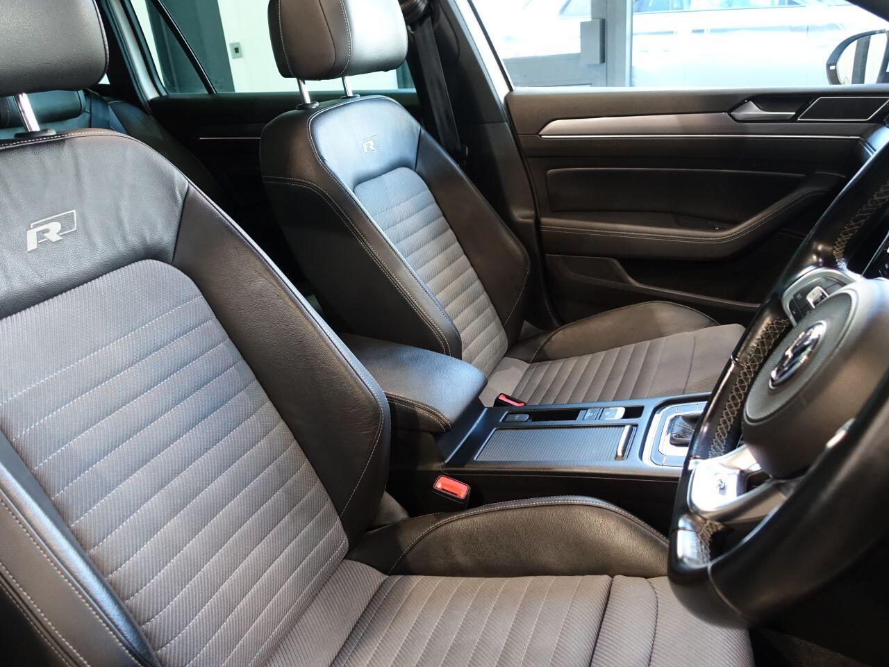 Volkswagen Passat - Image 20