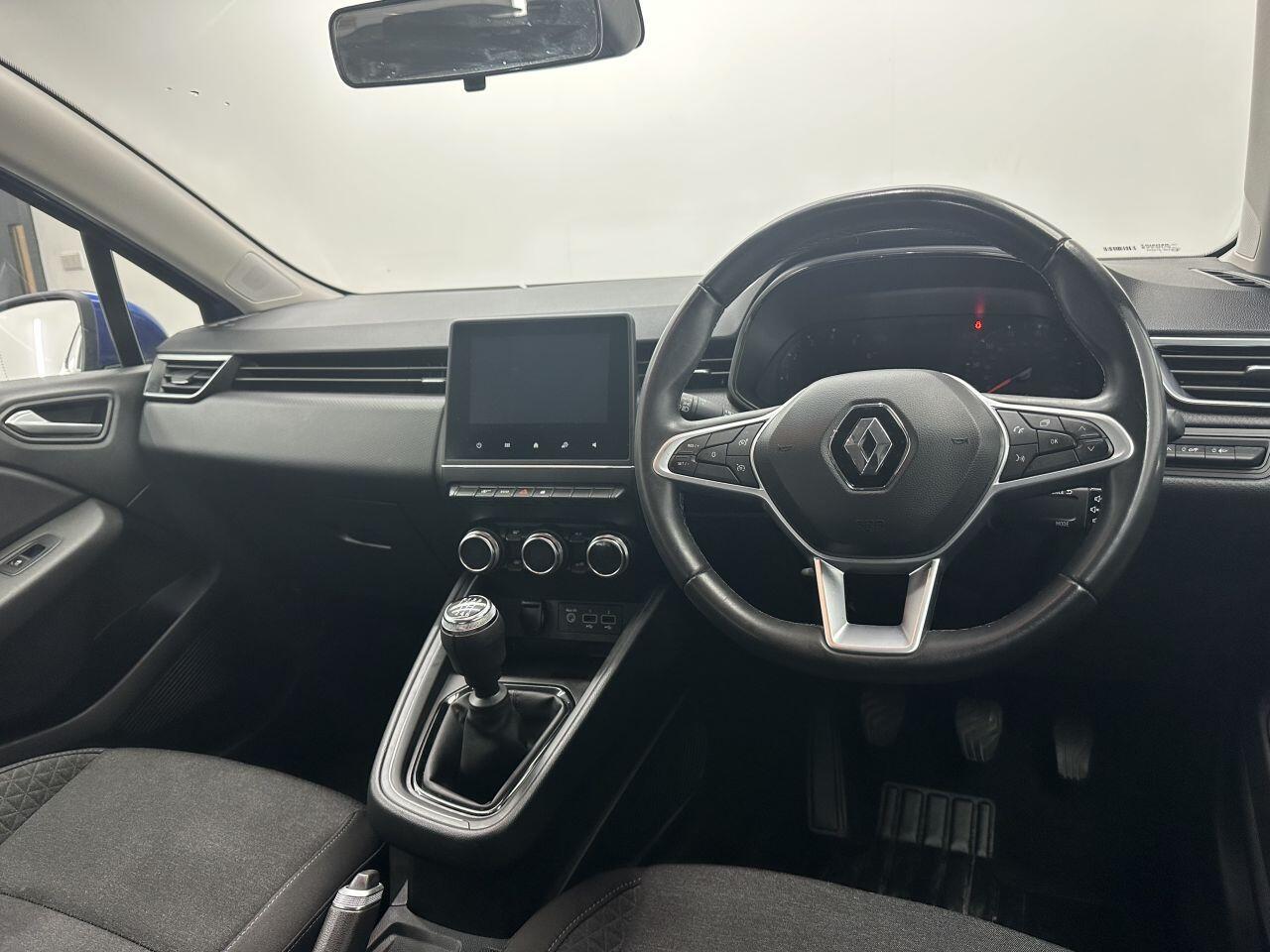 Renault Clio - Image 18