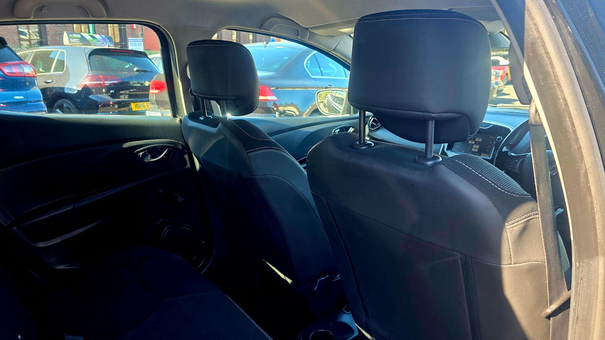 Renault Clio - Image 18