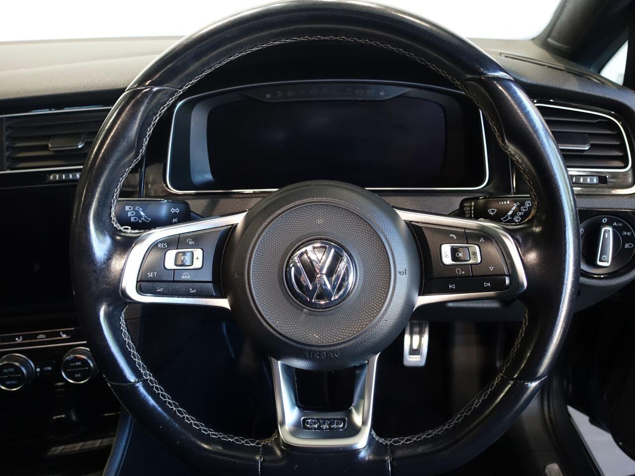 Volkswagen Golf - Image 20